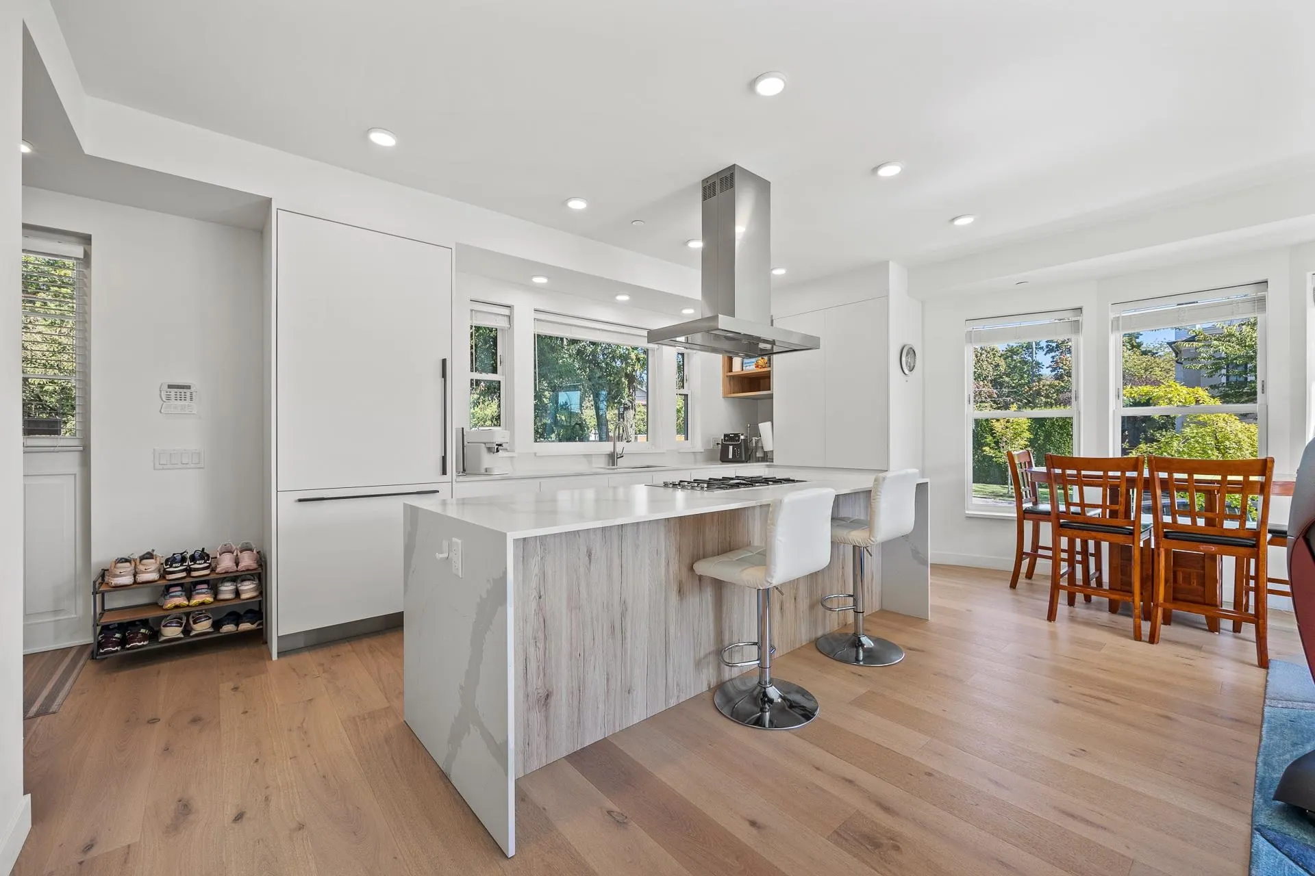 1312 W 57th Avenue
