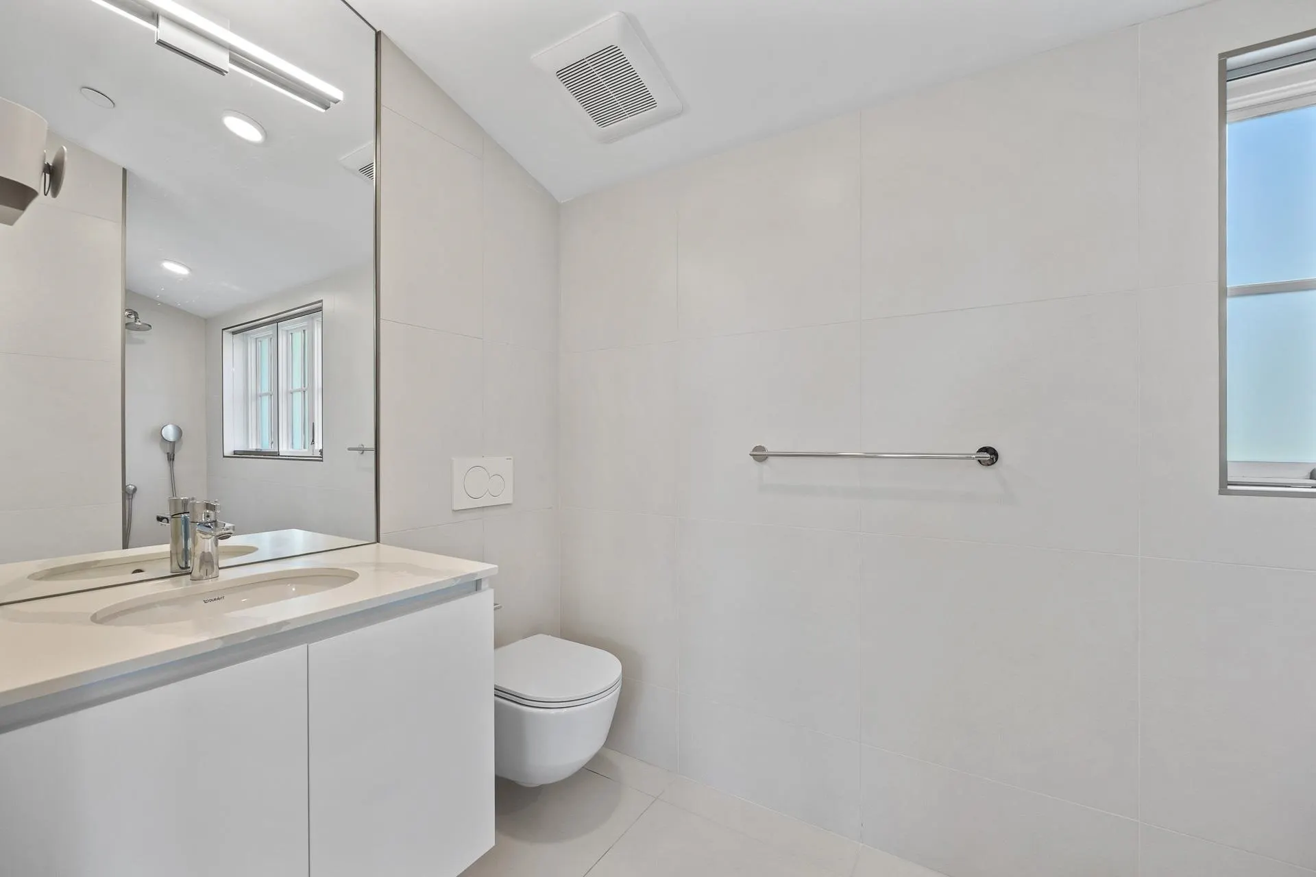 1312 W 57th Avenue