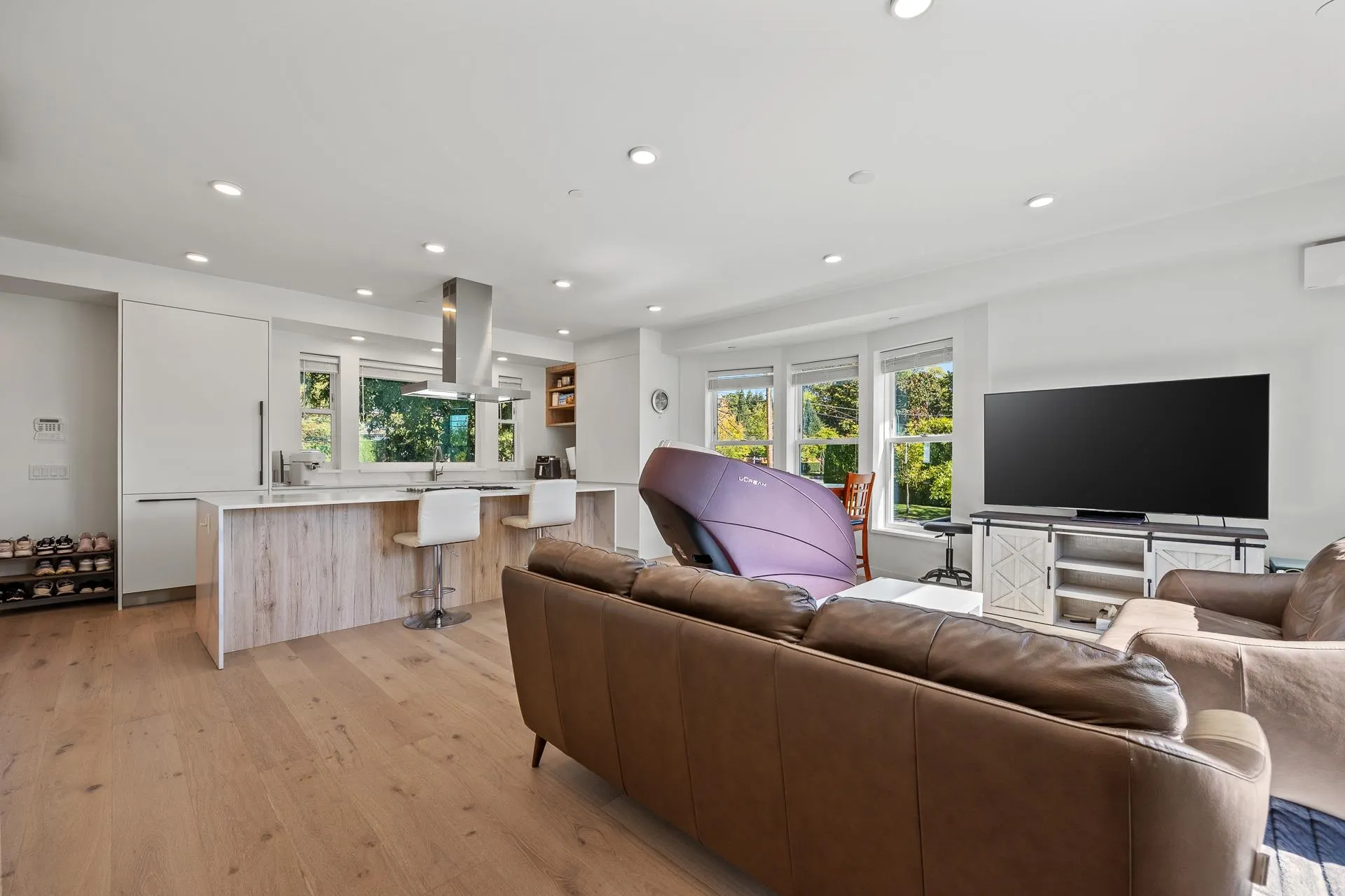1312 W 57th Avenue