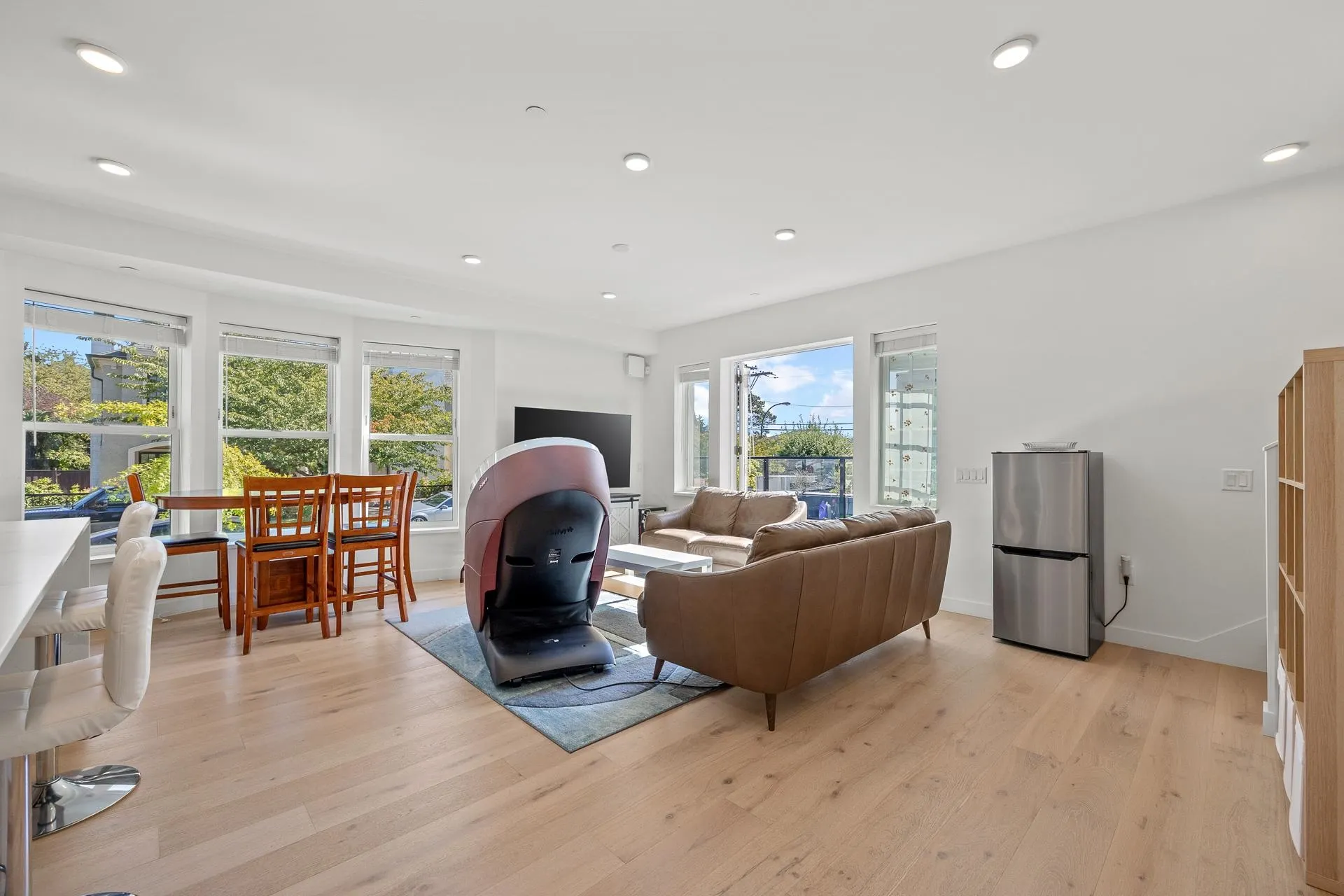 1312 W 57th Avenue