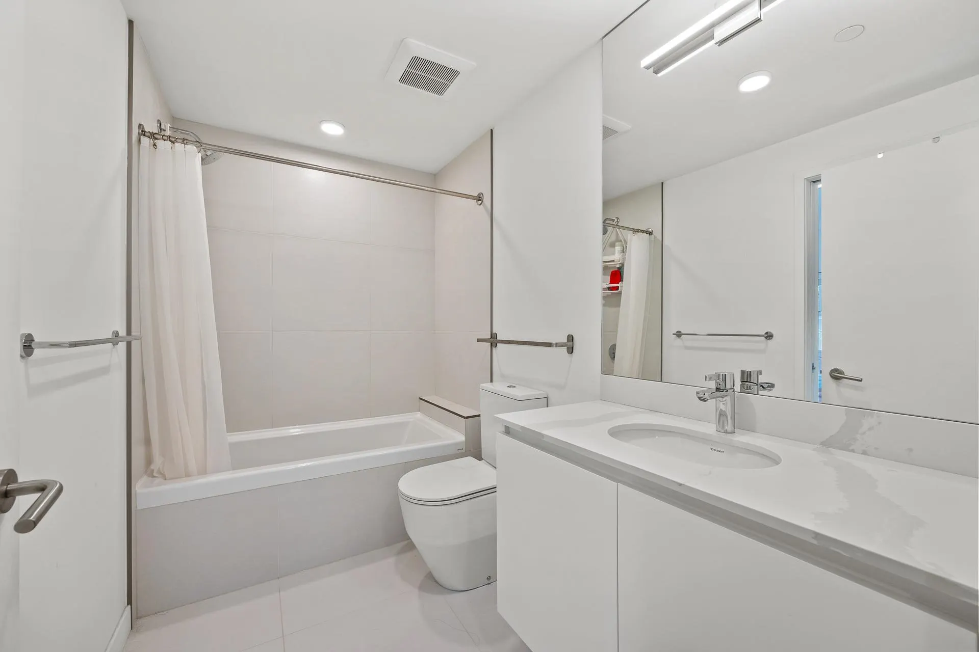 1312 W 57th Avenue