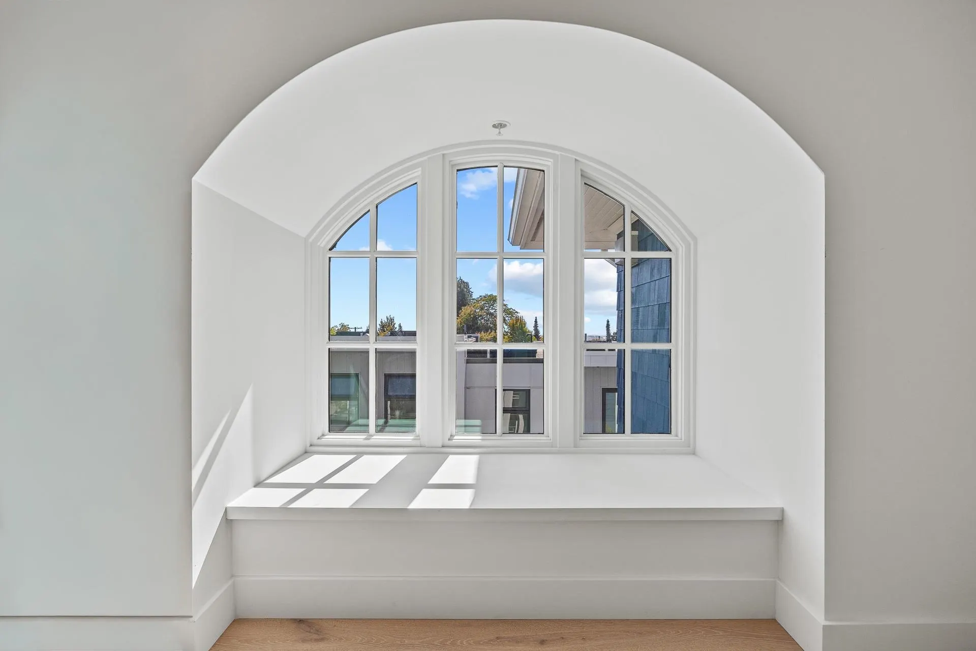 1312 W 57th Avenue