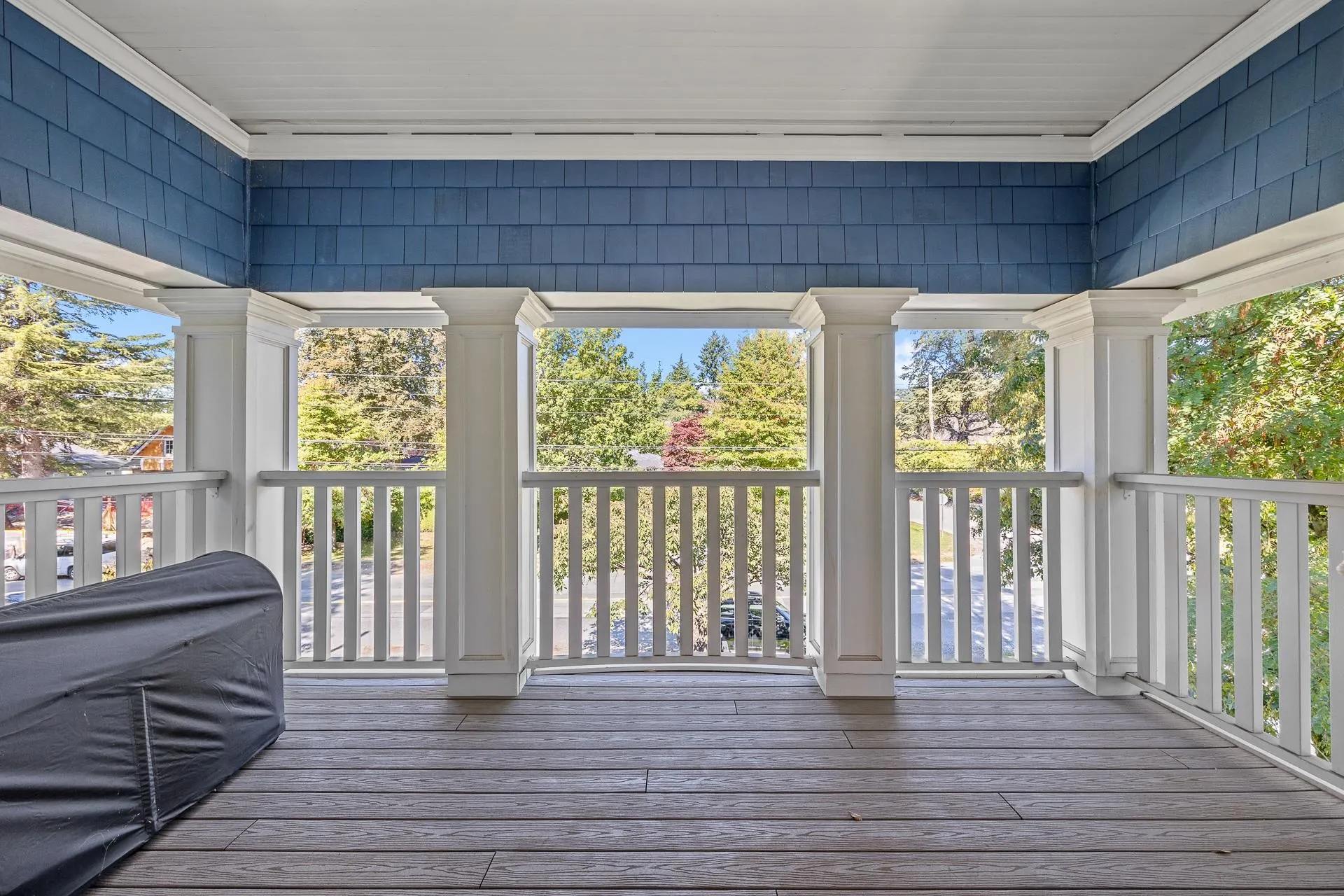 1312 W 57th Avenue