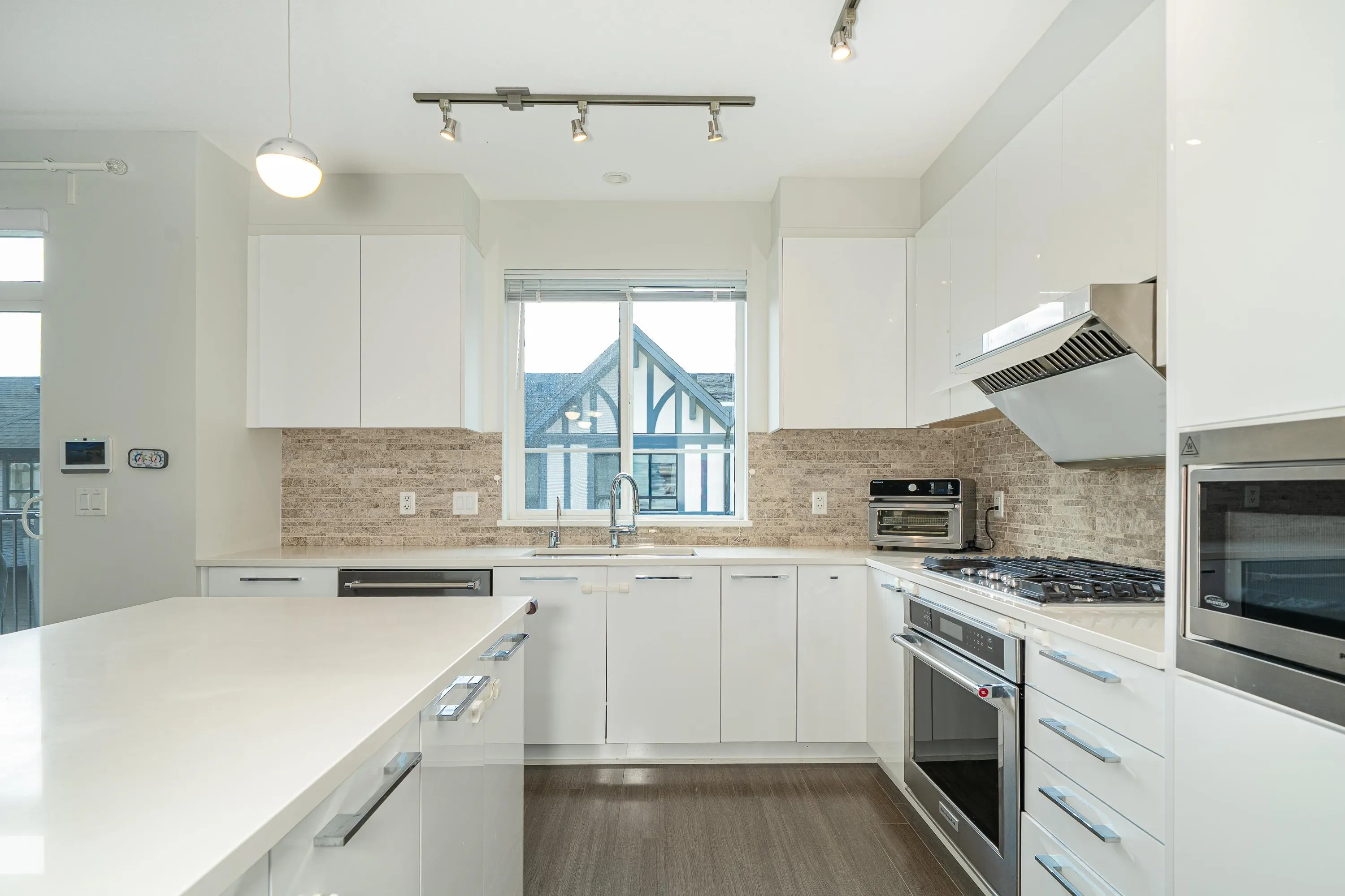 3 3500 Burke Village Promenade