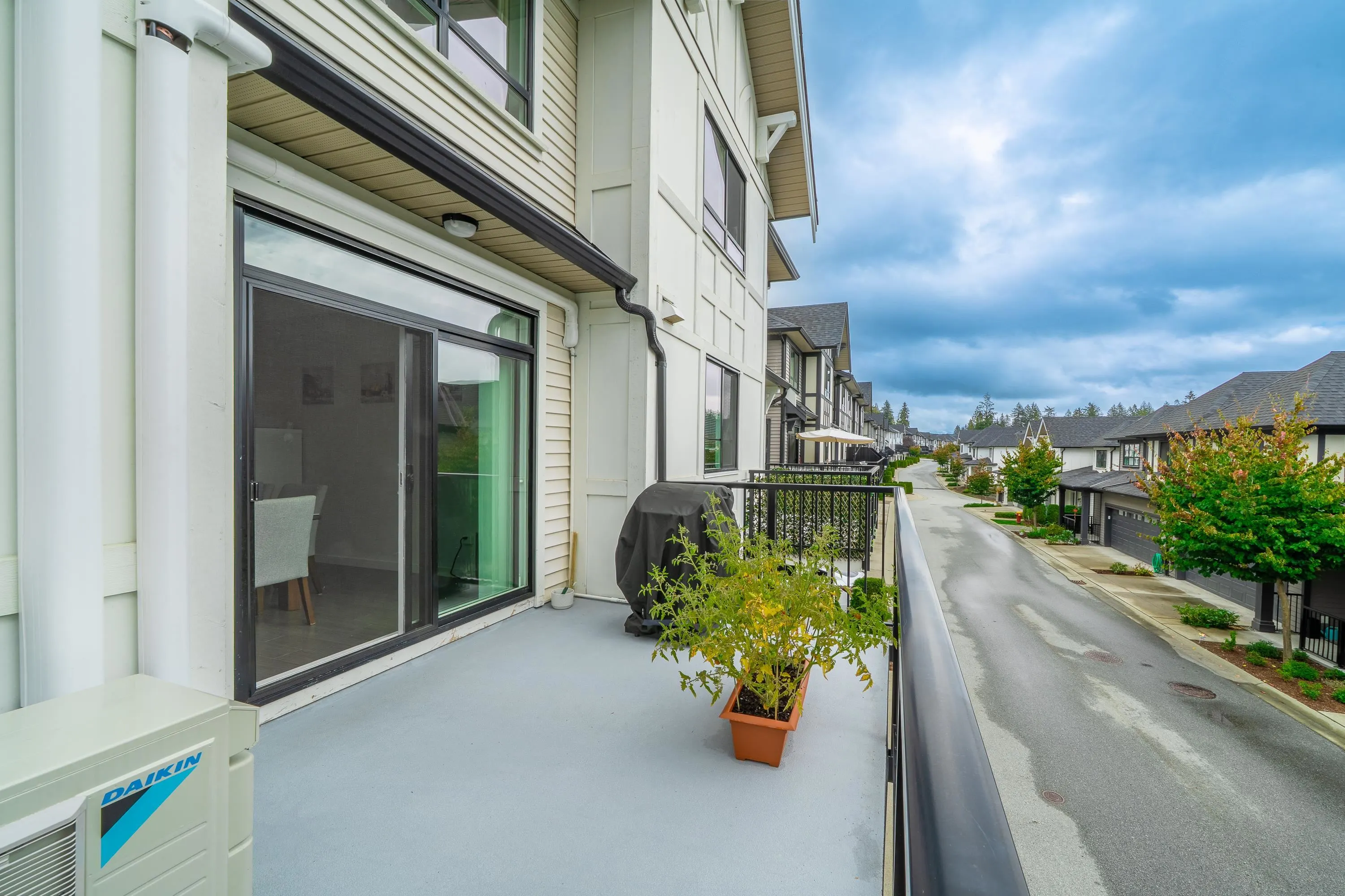 3 3500 Burke Village Promenade