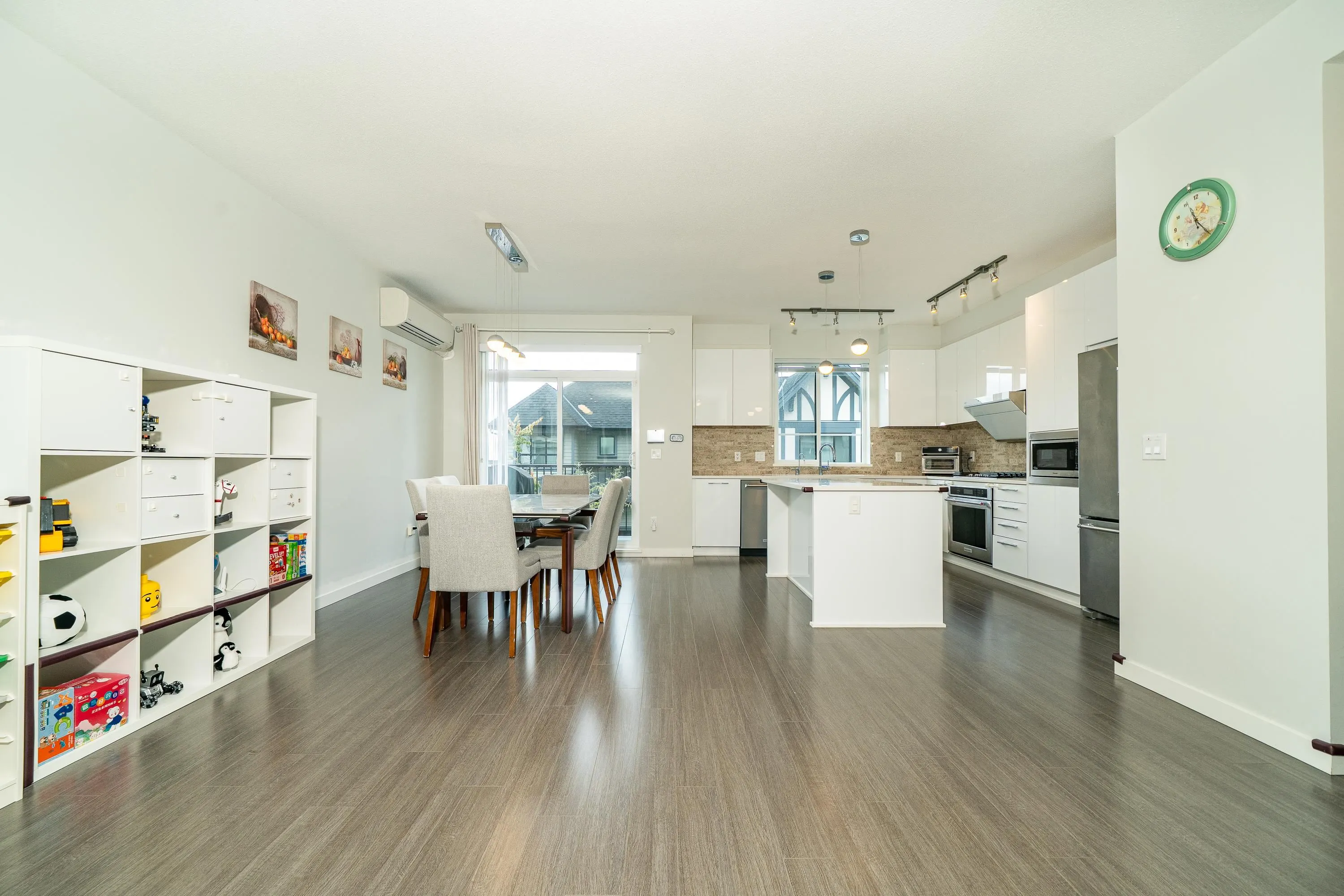 3 3500 Burke Village Promenade