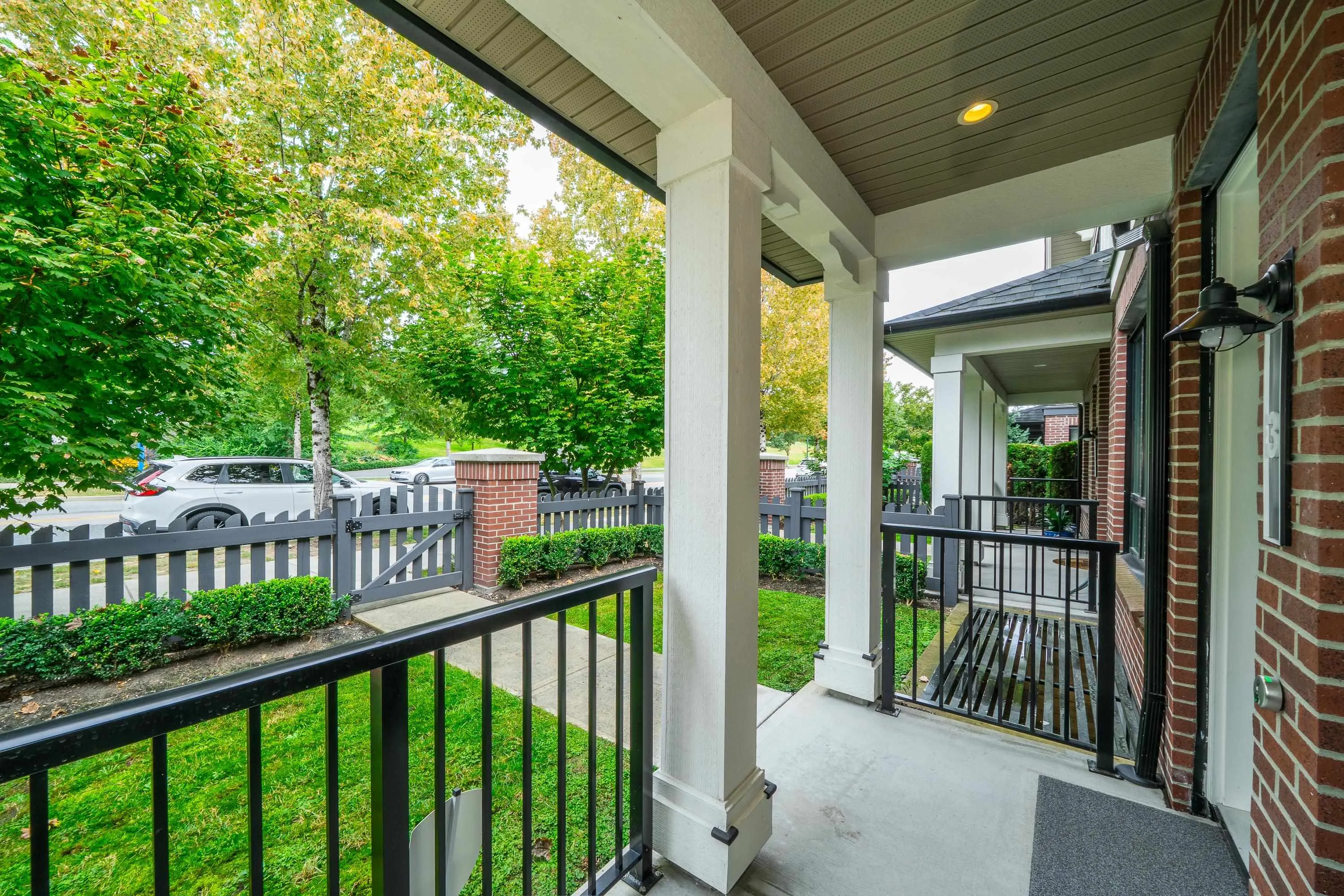 3 3500 Burke Village Promenade