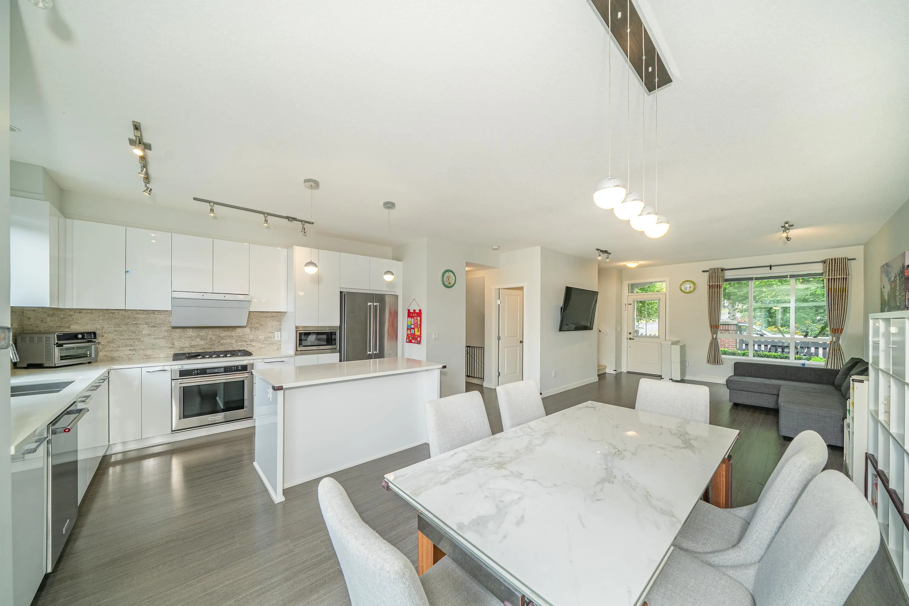 3 3500 Burke Village Promenade