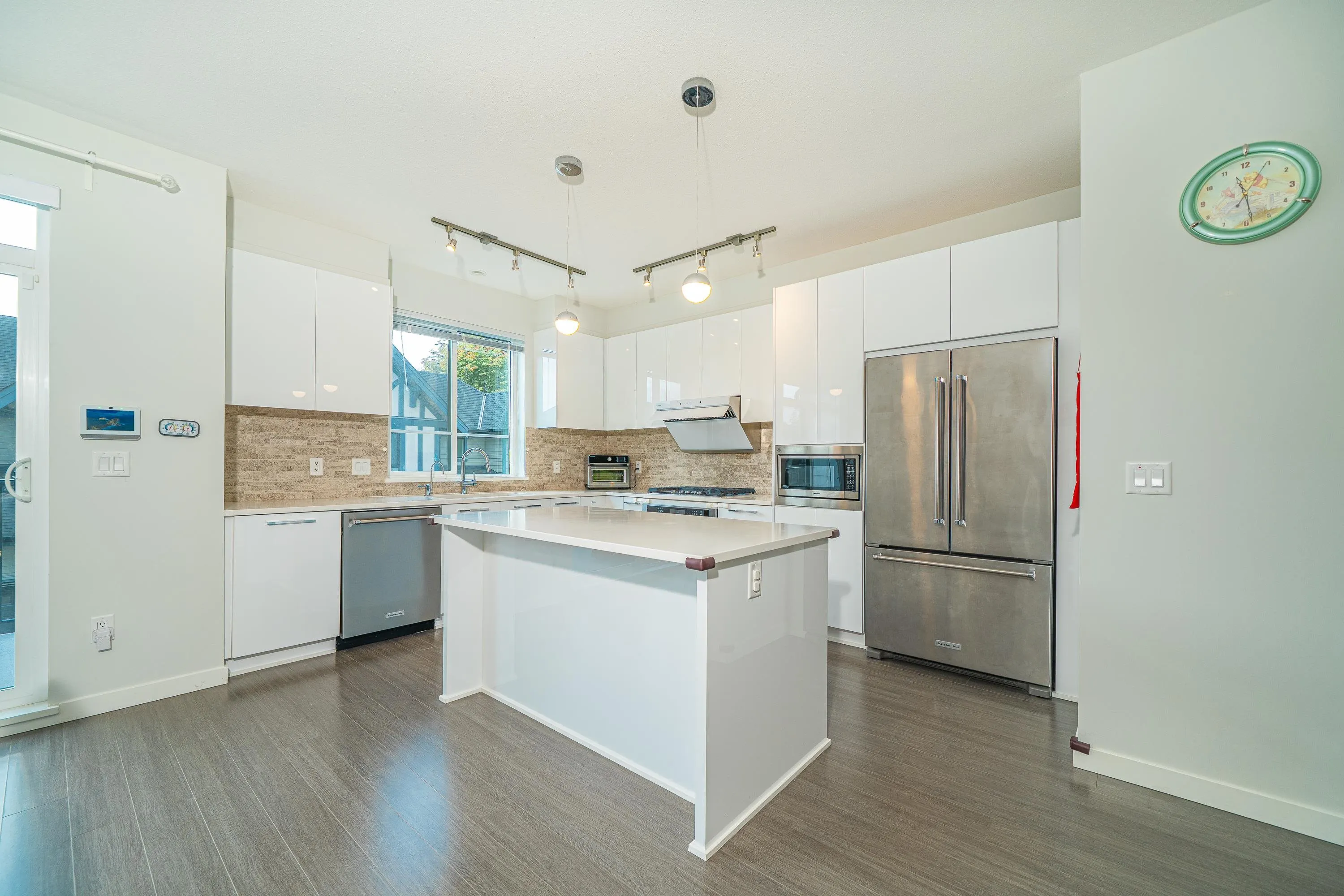 3 3500 Burke Village Promenade
