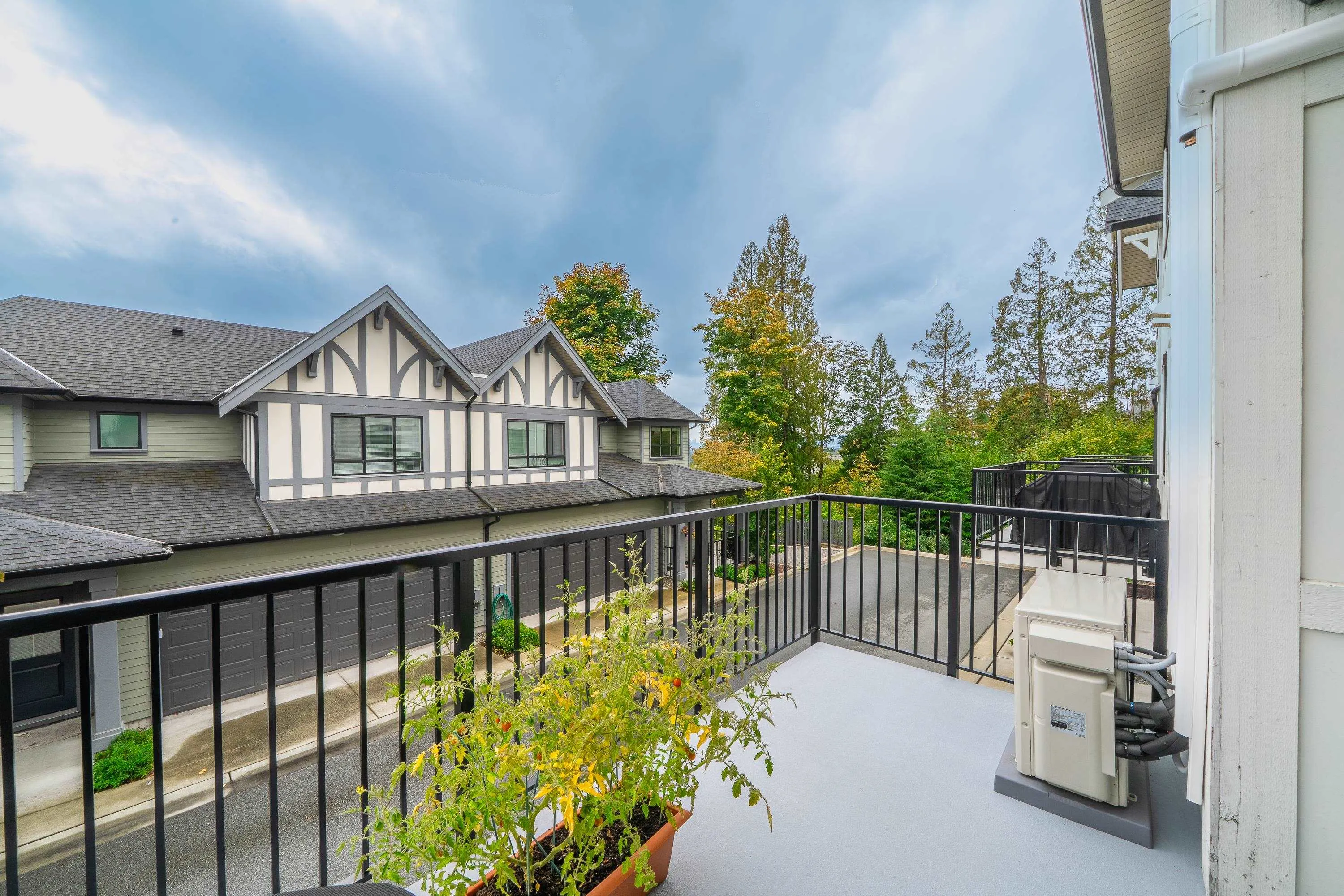 3 3500 Burke Village Promenade