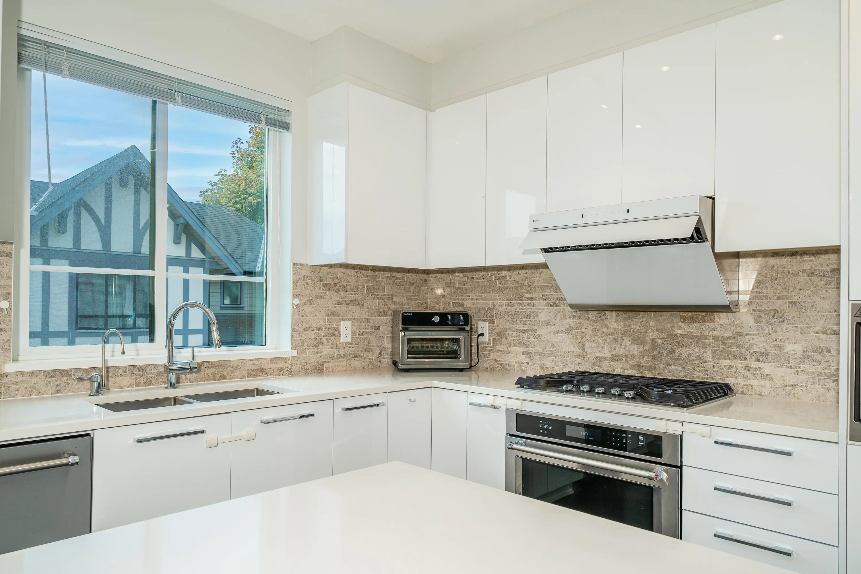 3 3500 Burke Village Promenade