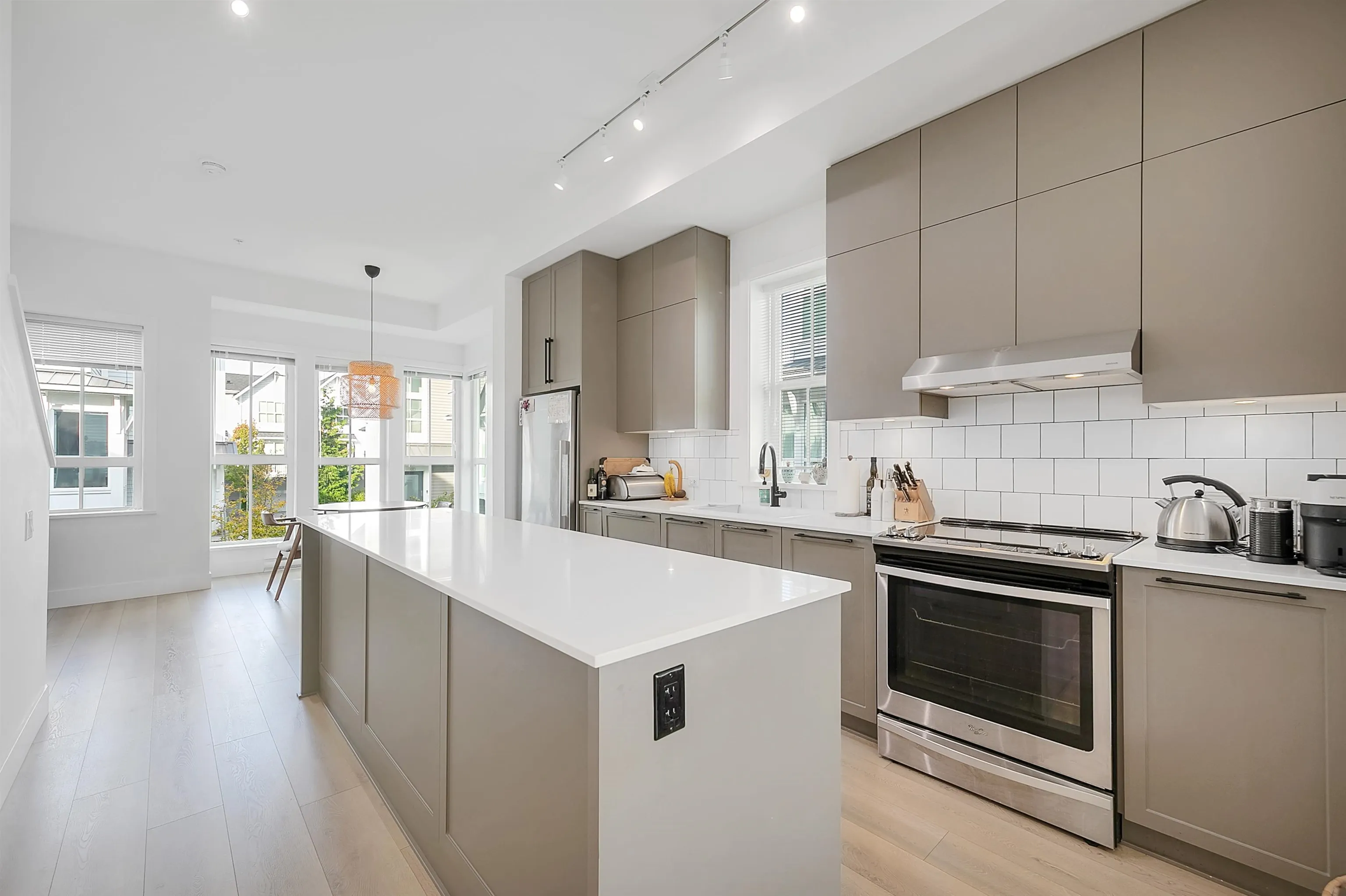 79 4638 Orca Way