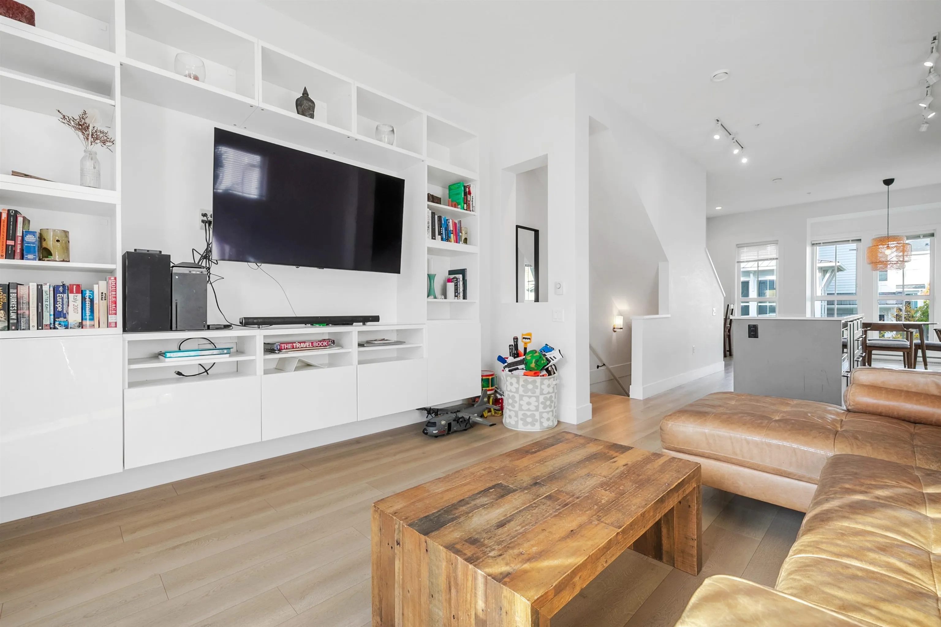 79 4638 Orca Way