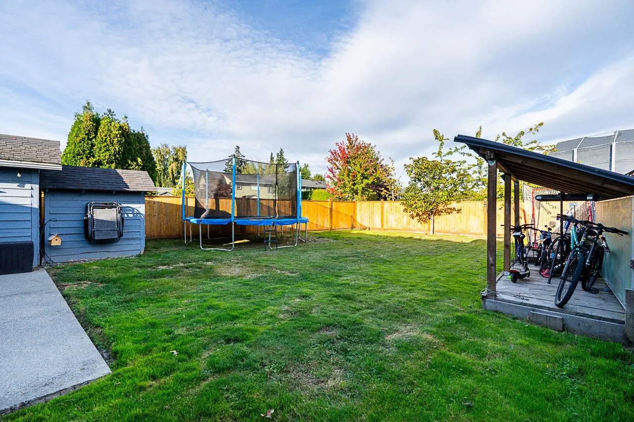 5243 Maple Crescent
