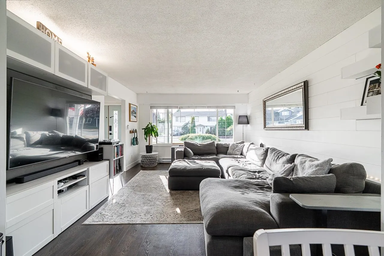 5243 Maple Crescent