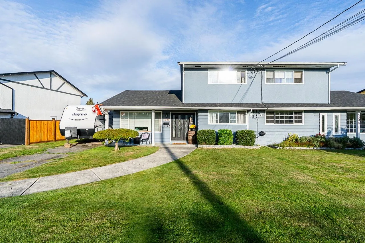 5243 Maple Crescent