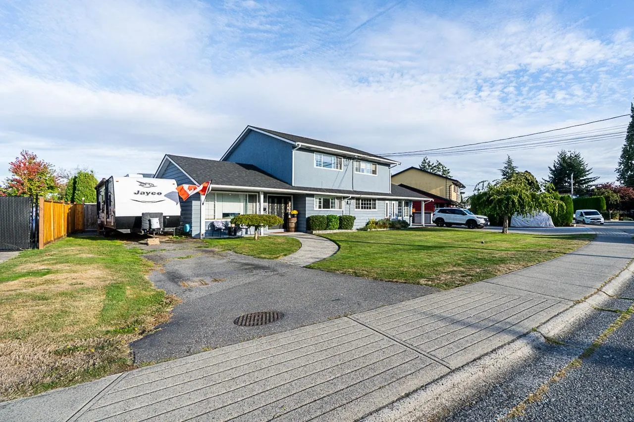 5243 Maple Crescent