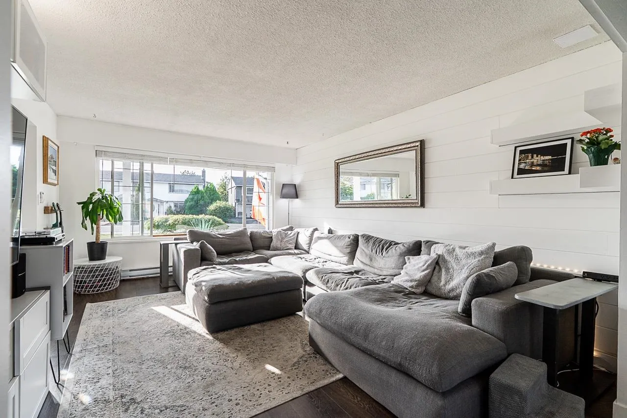 5243 Maple Crescent