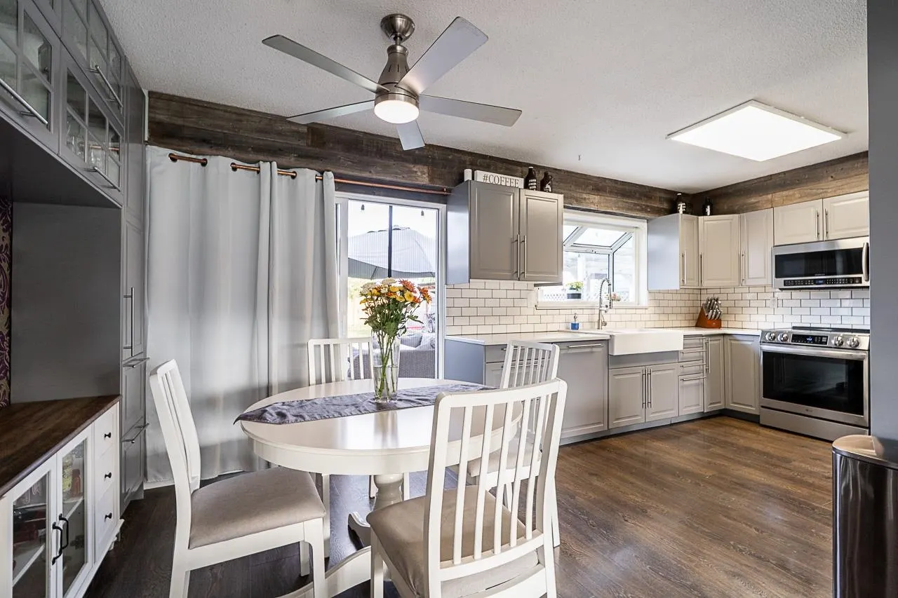 5243 Maple Crescent