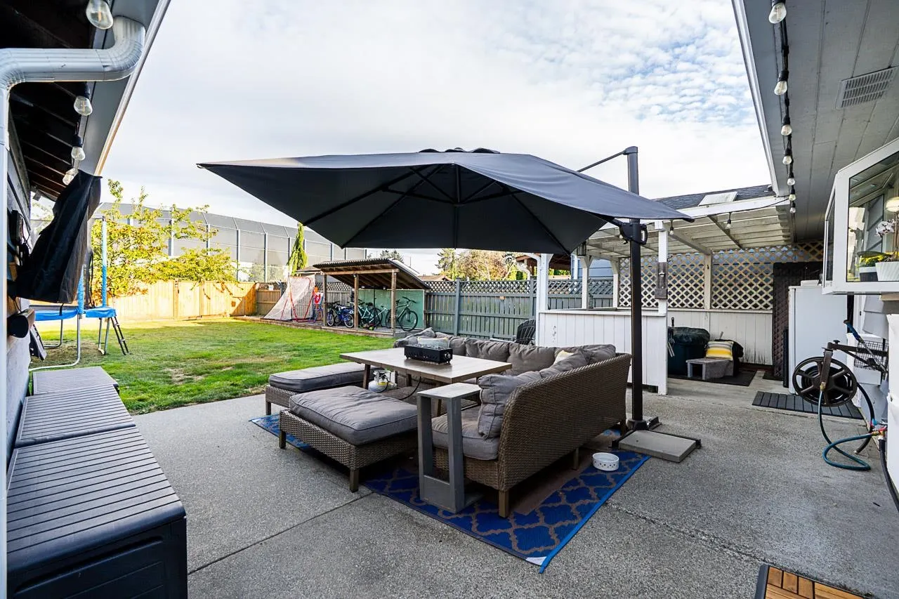 5243 Maple Crescent