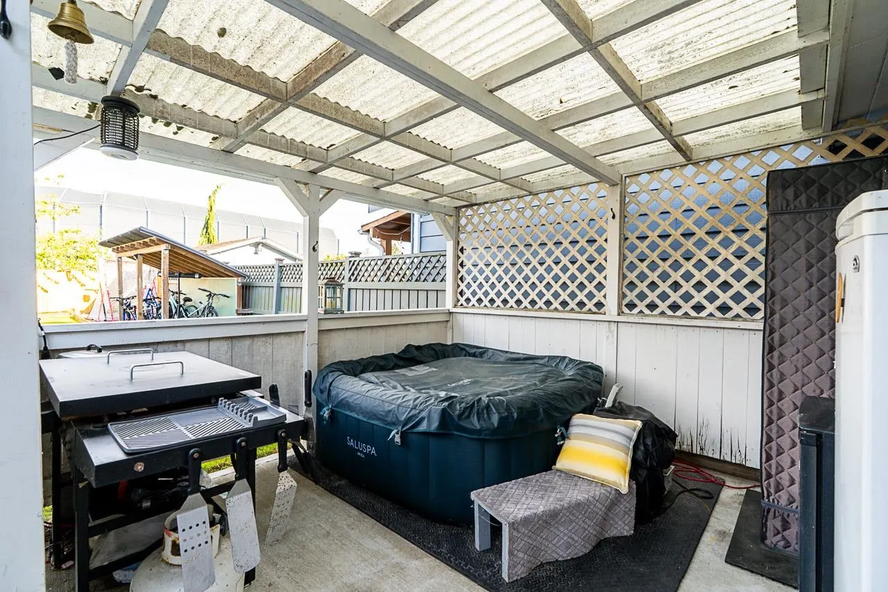 5243 Maple Crescent