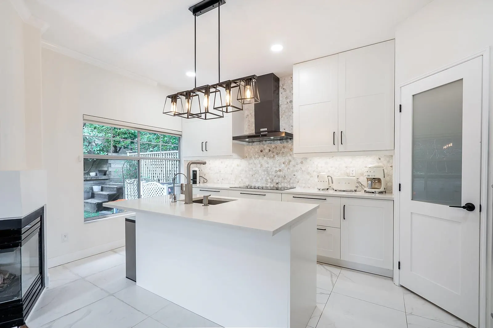 7 2979 Panorama Drive