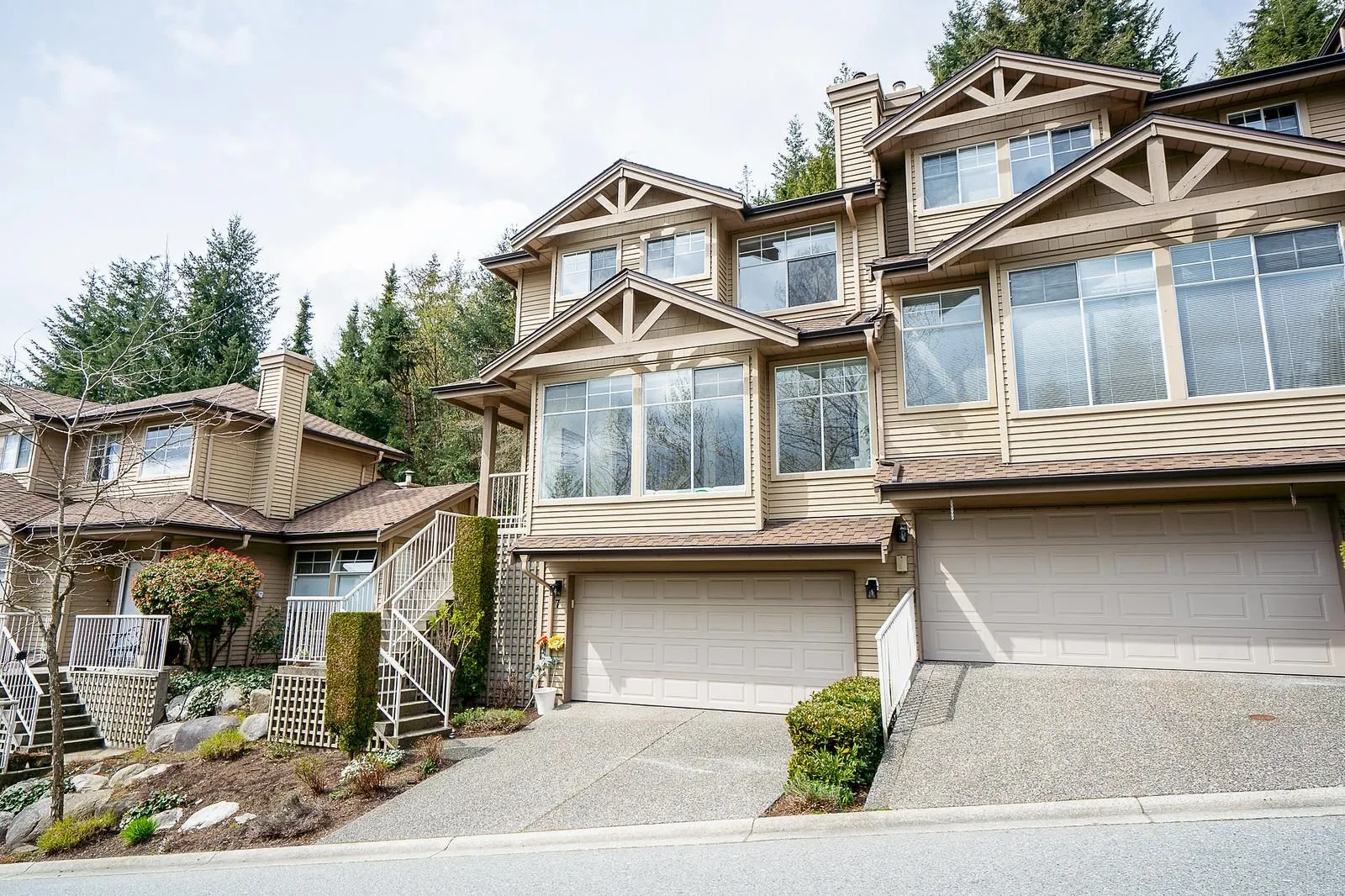 7 2979 Panorama Drive