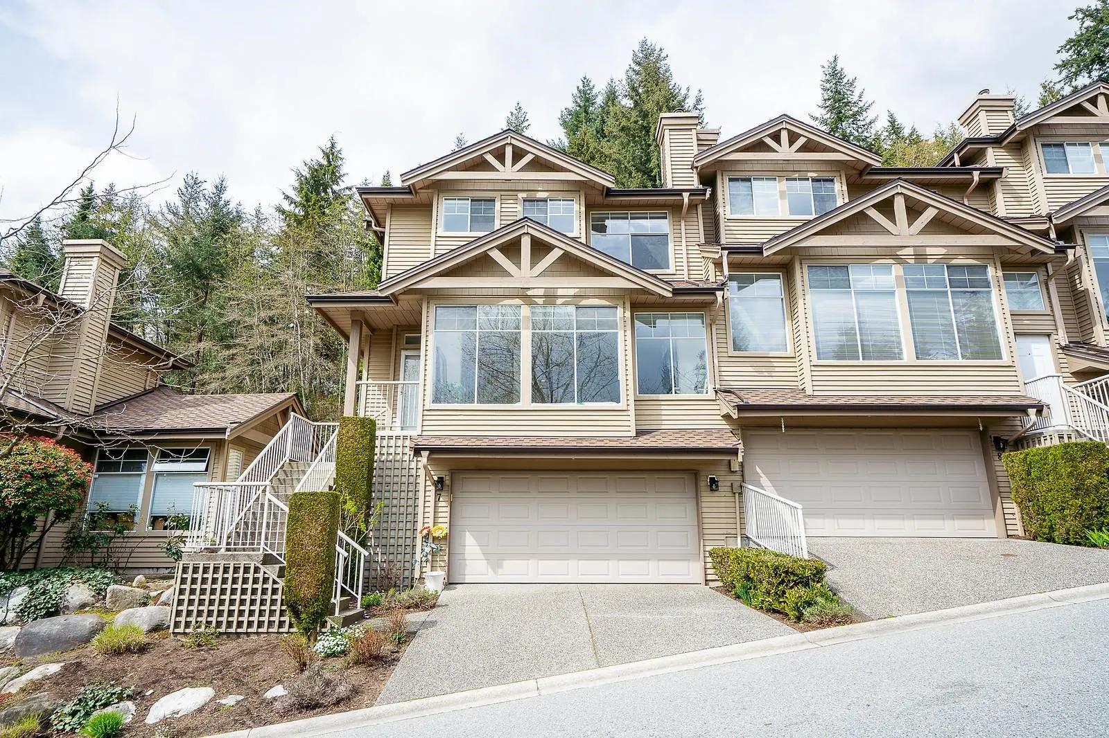 7 2979 Panorama Drive