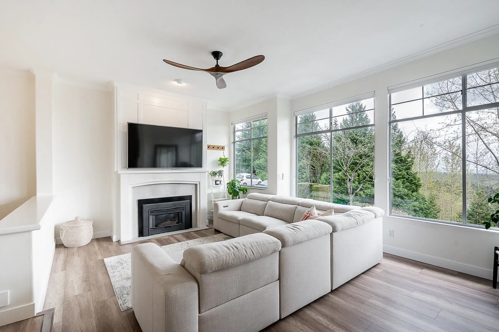 7 2979 Panorama Drive