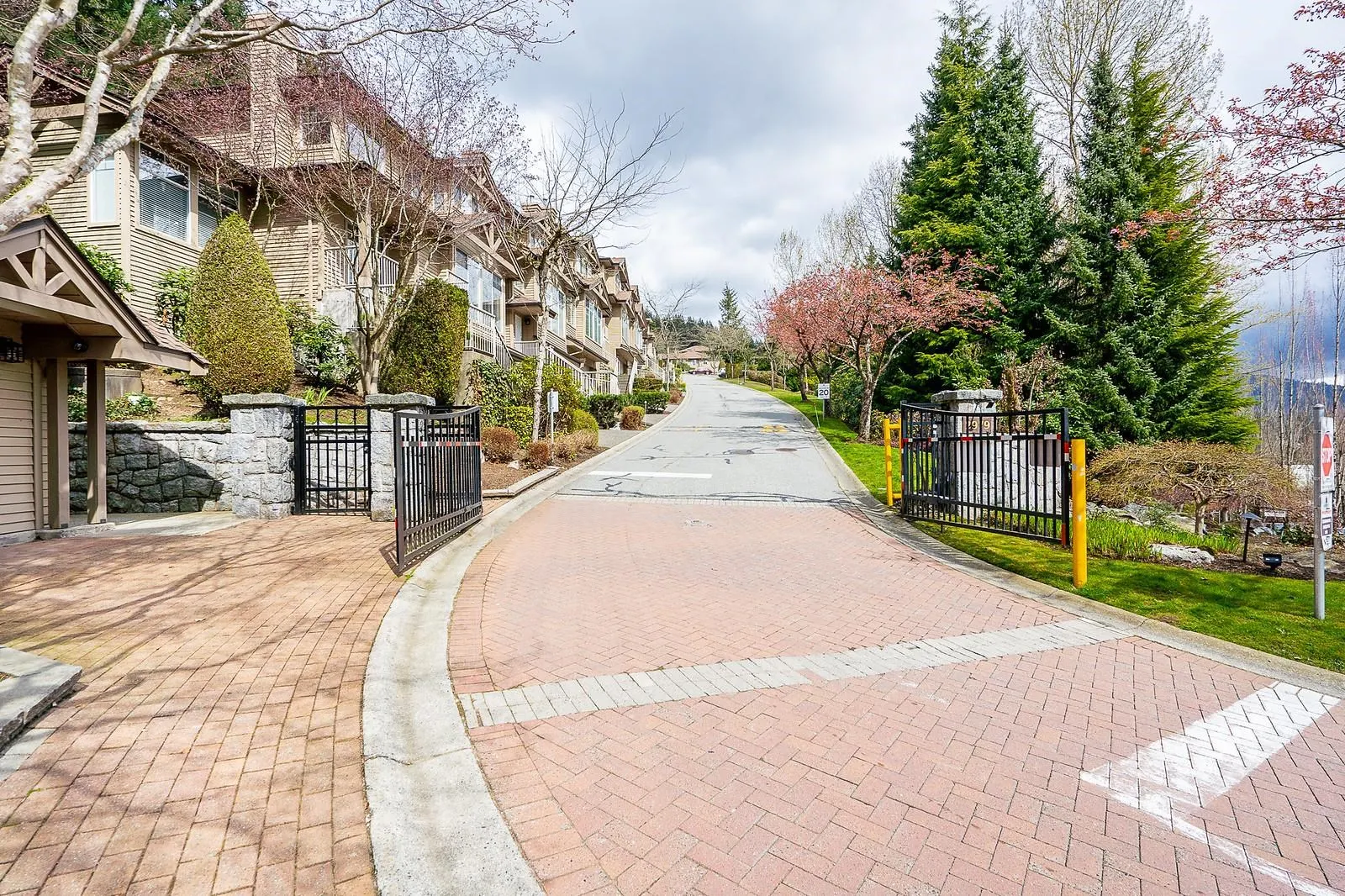 7 2979 Panorama Drive