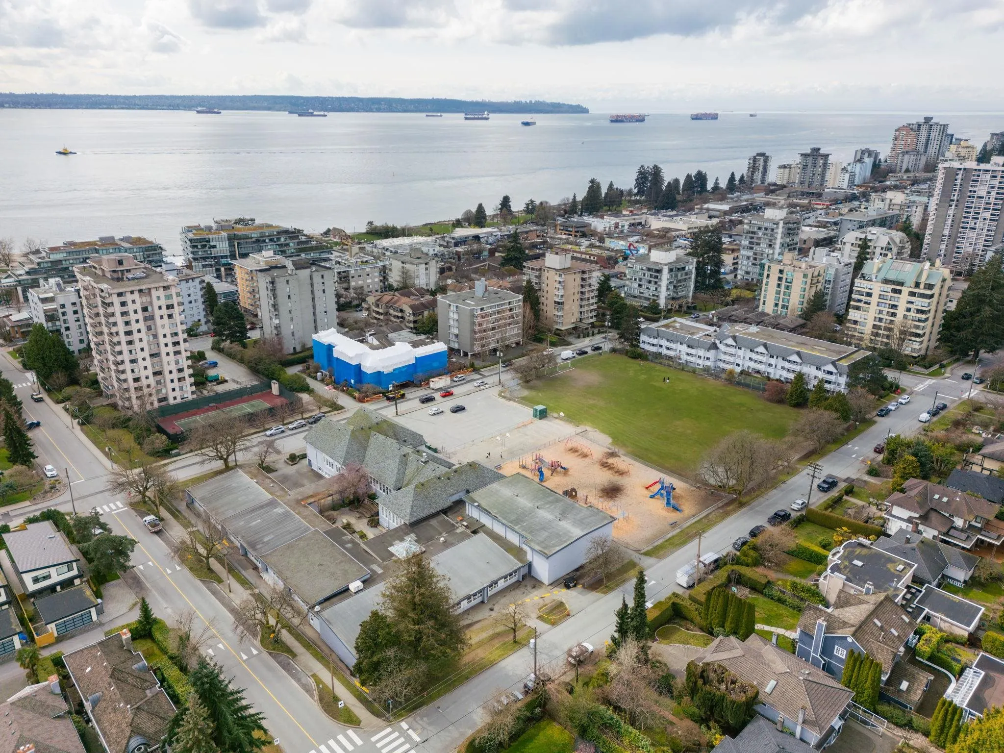 1274 Esquimalt Avenue