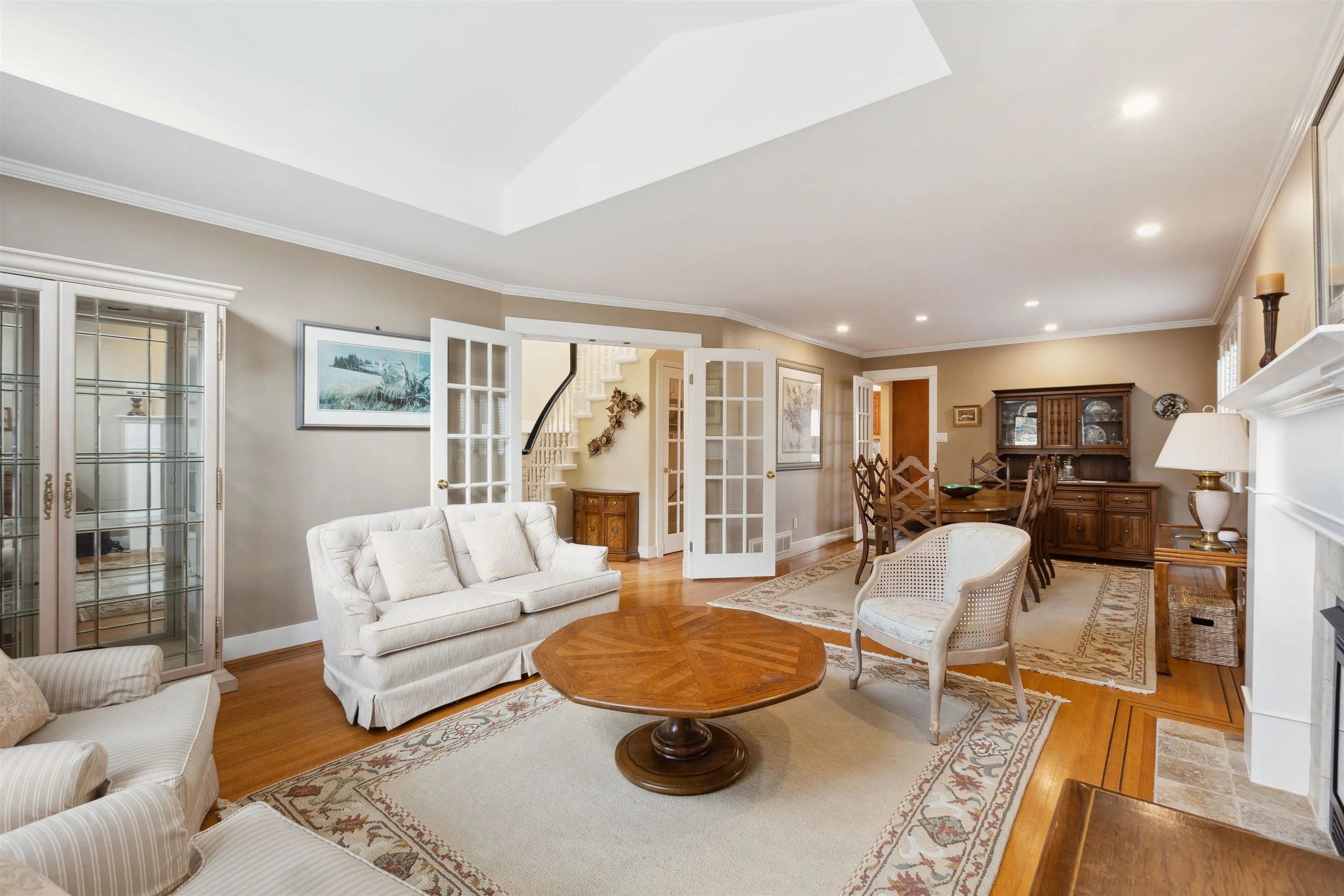 1274 Esquimalt Avenue