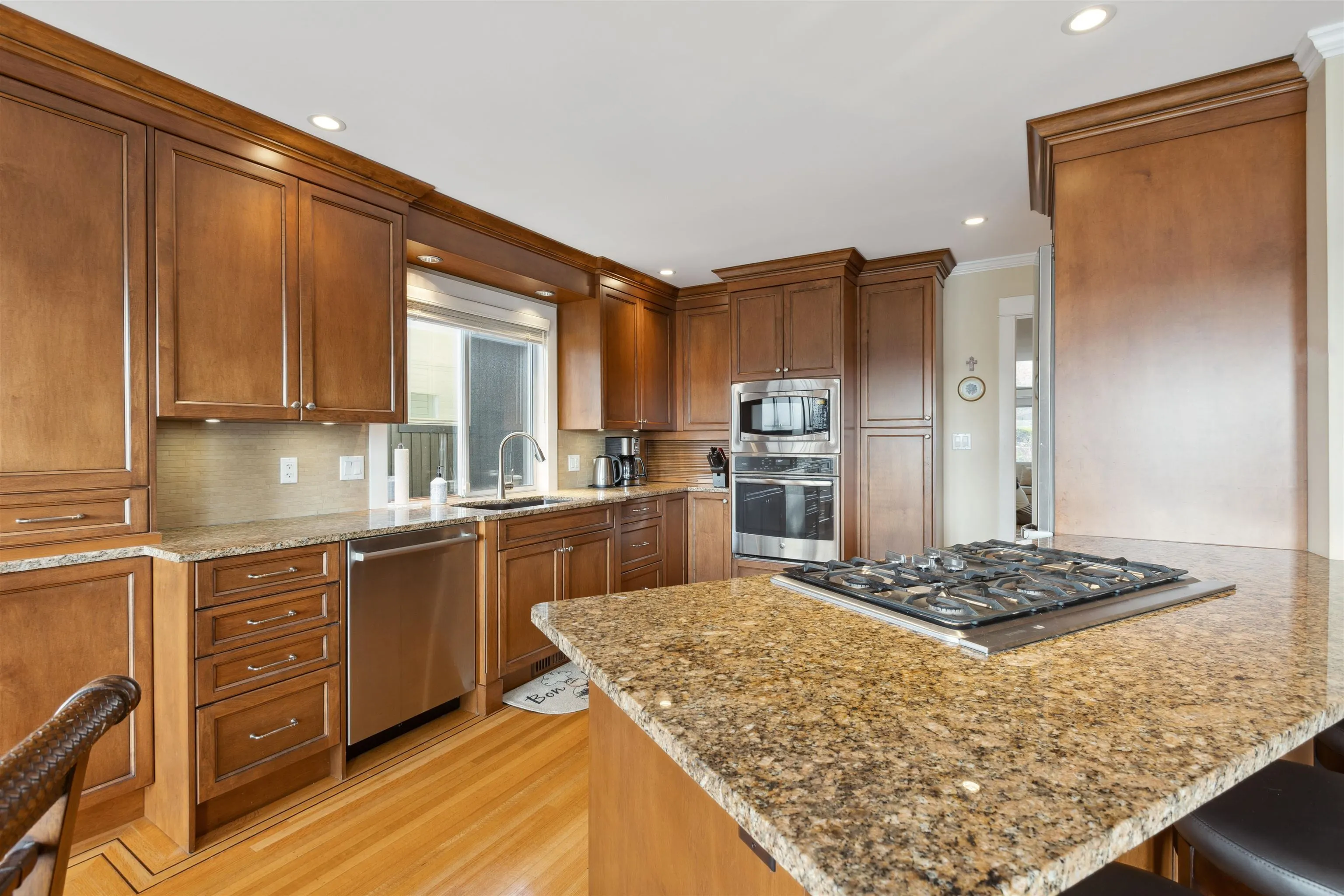 1274 Esquimalt Avenue