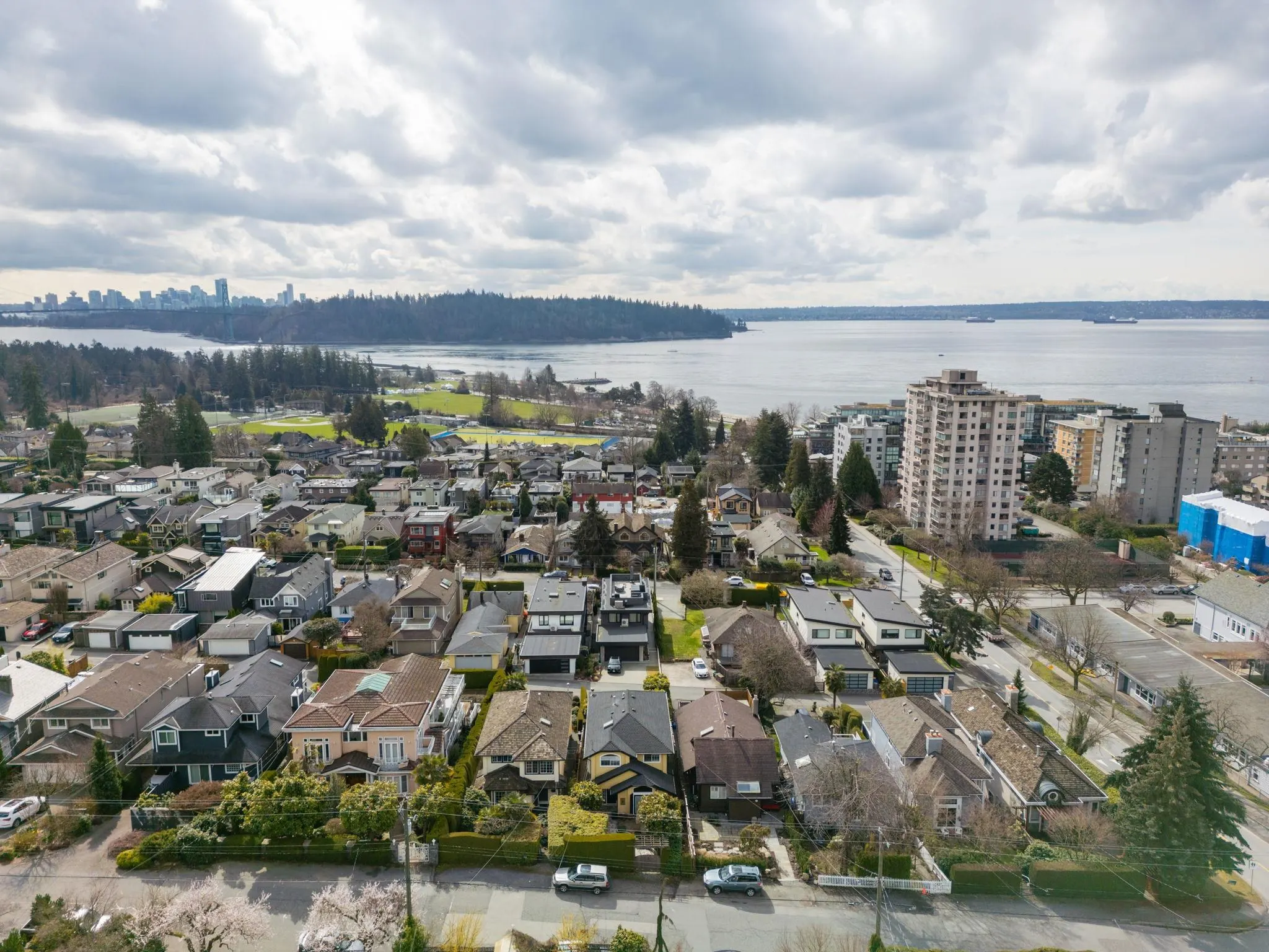 1274 Esquimalt Avenue
