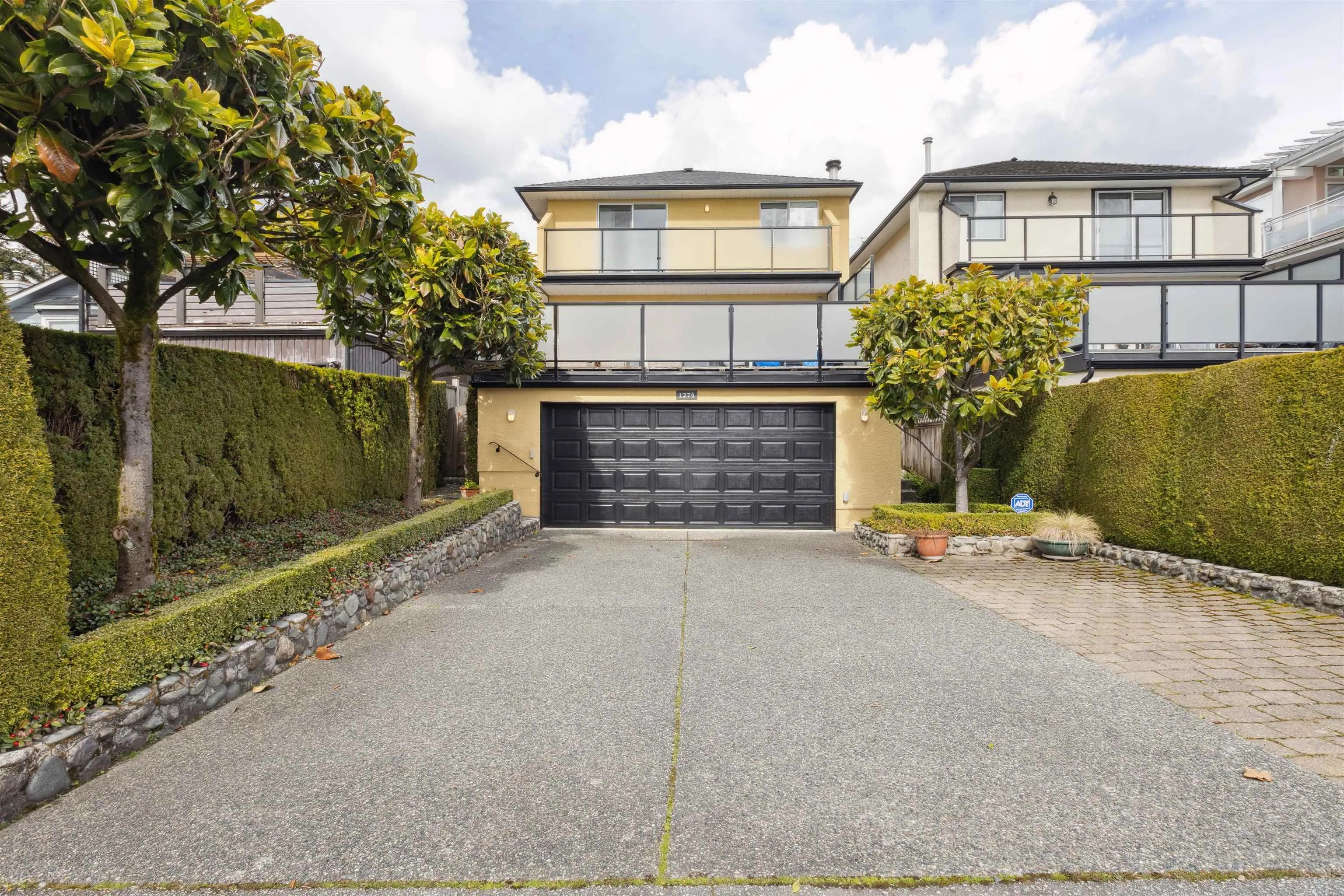 1274 Esquimalt Avenue