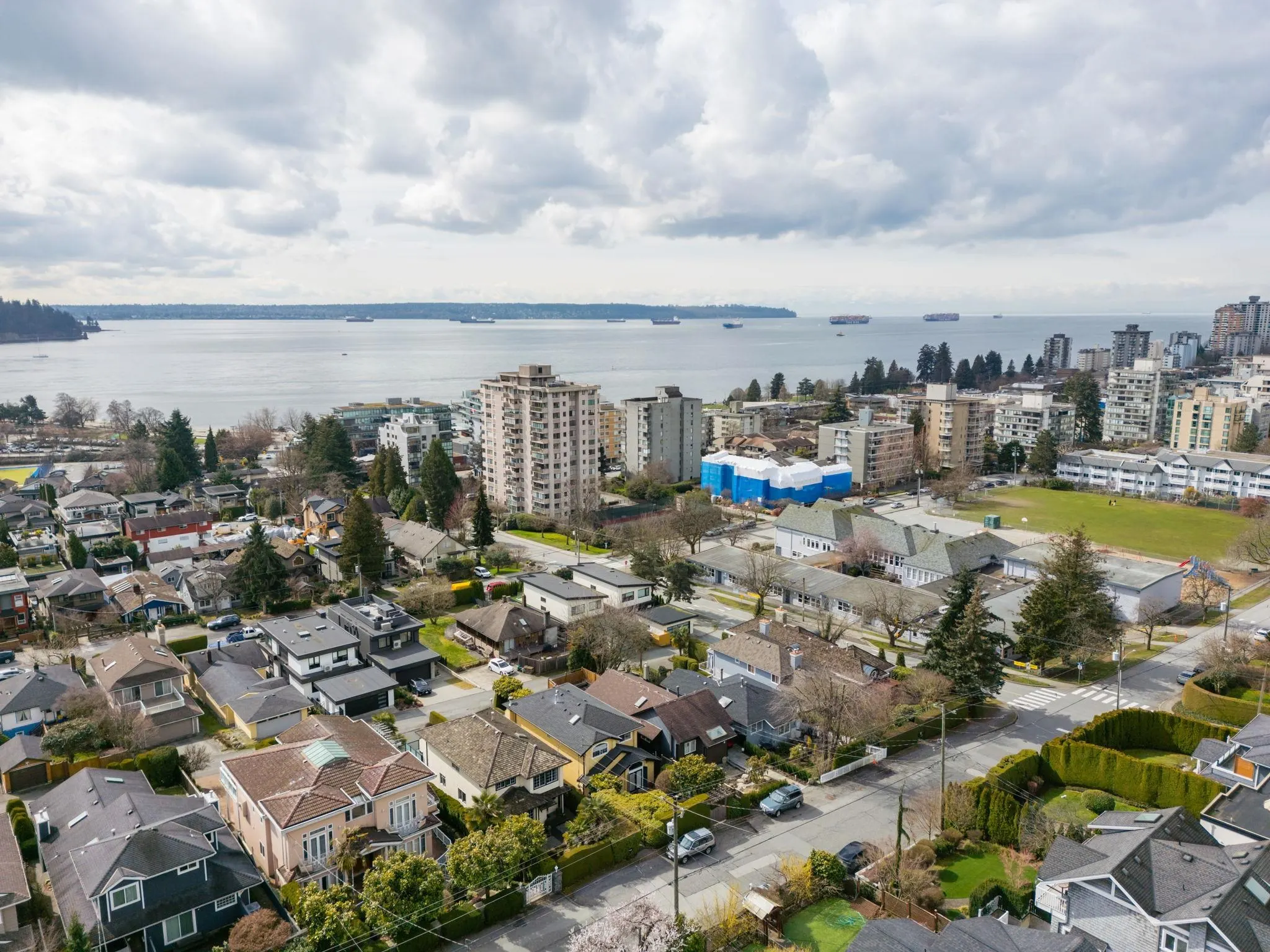 1274 Esquimalt Avenue