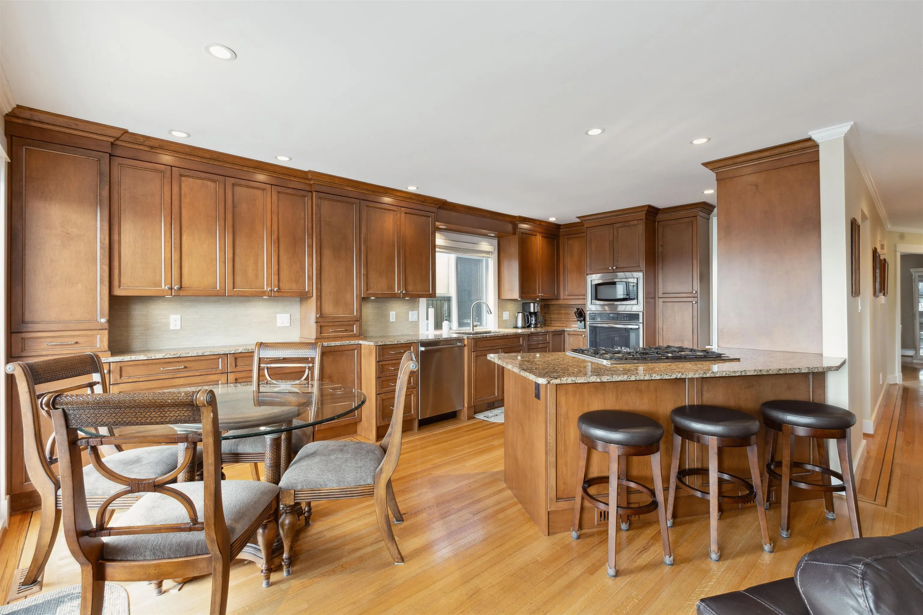 1274 Esquimalt Avenue