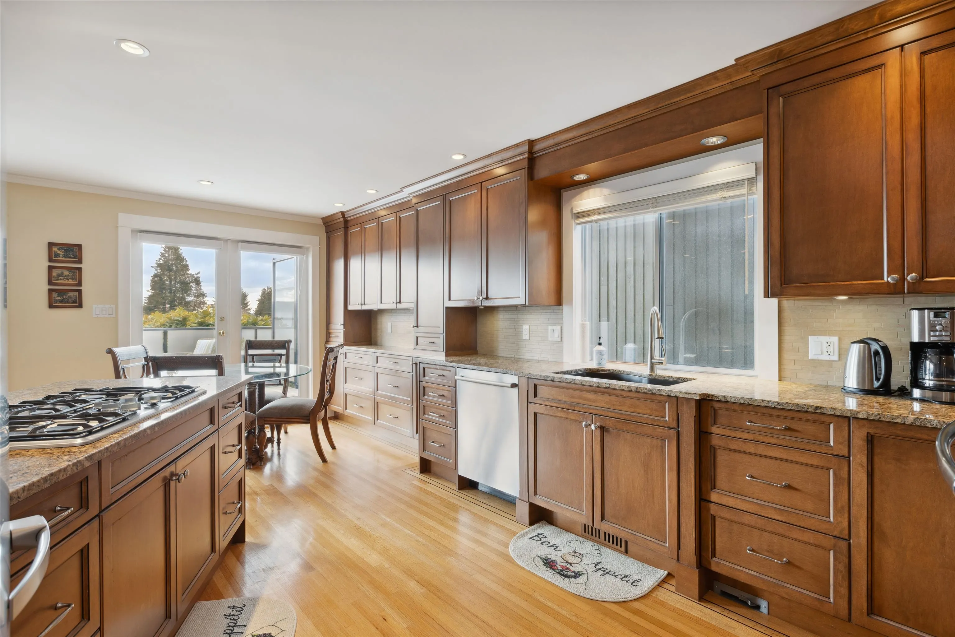 1274 Esquimalt Avenue