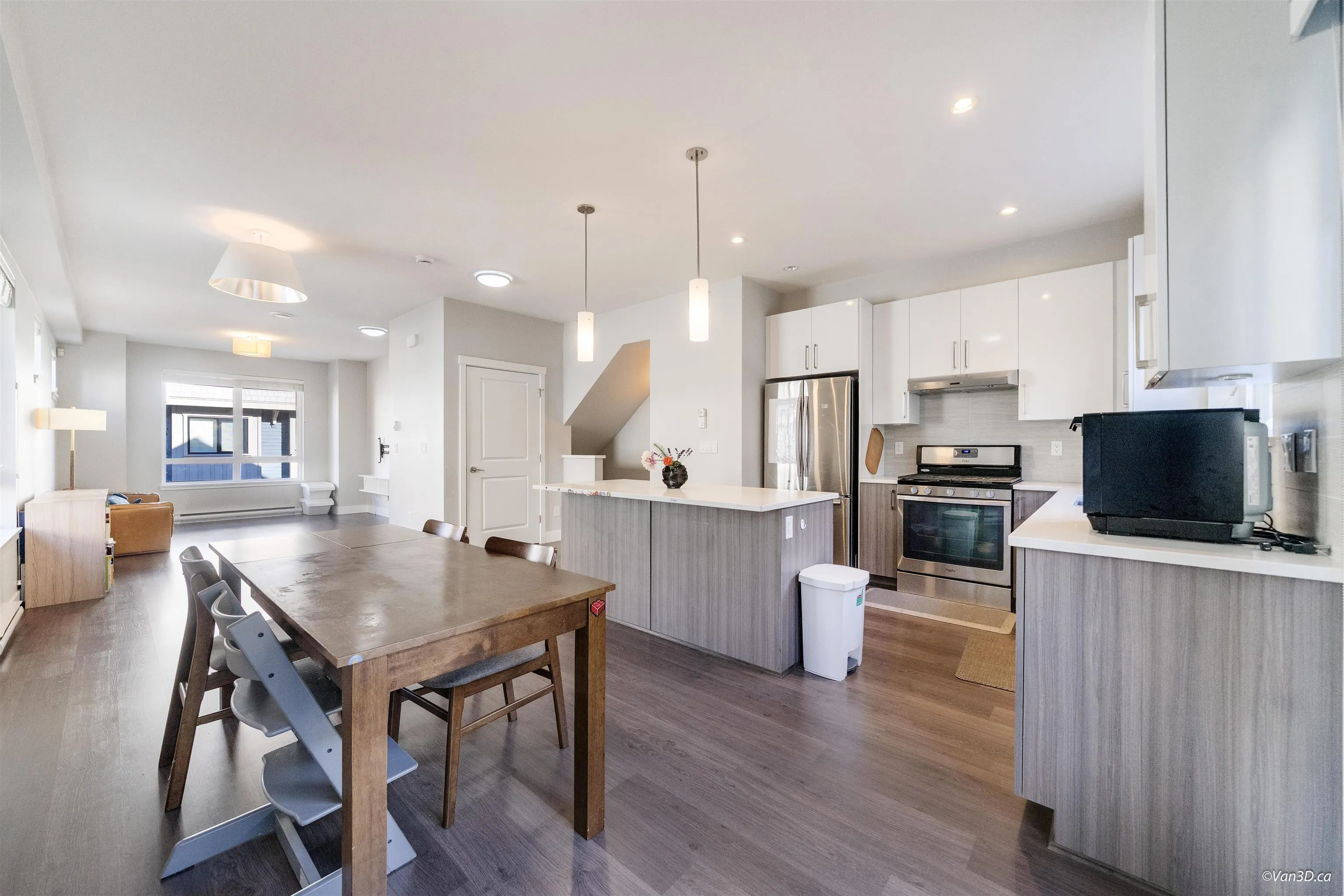 9 6028 Maple Road