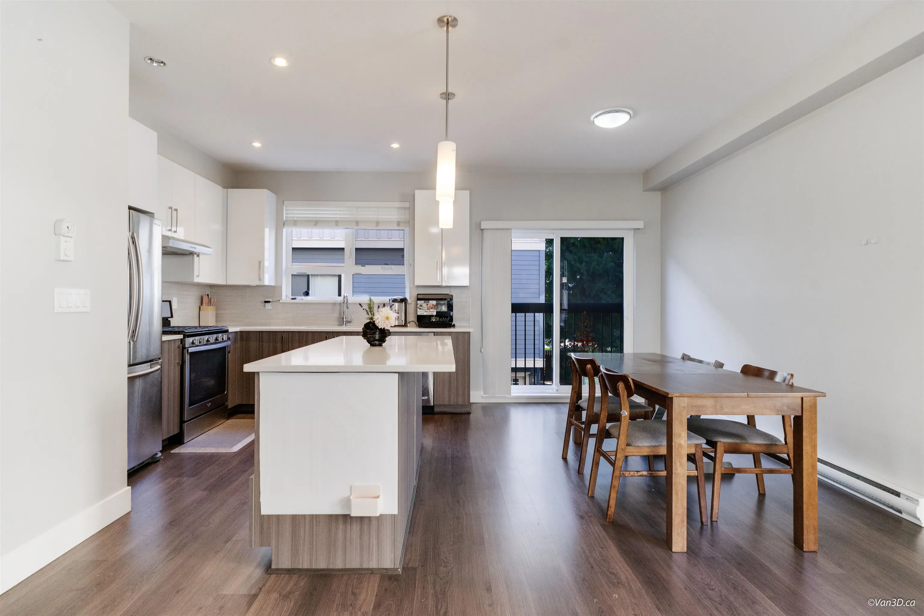 9 6028 Maple Road