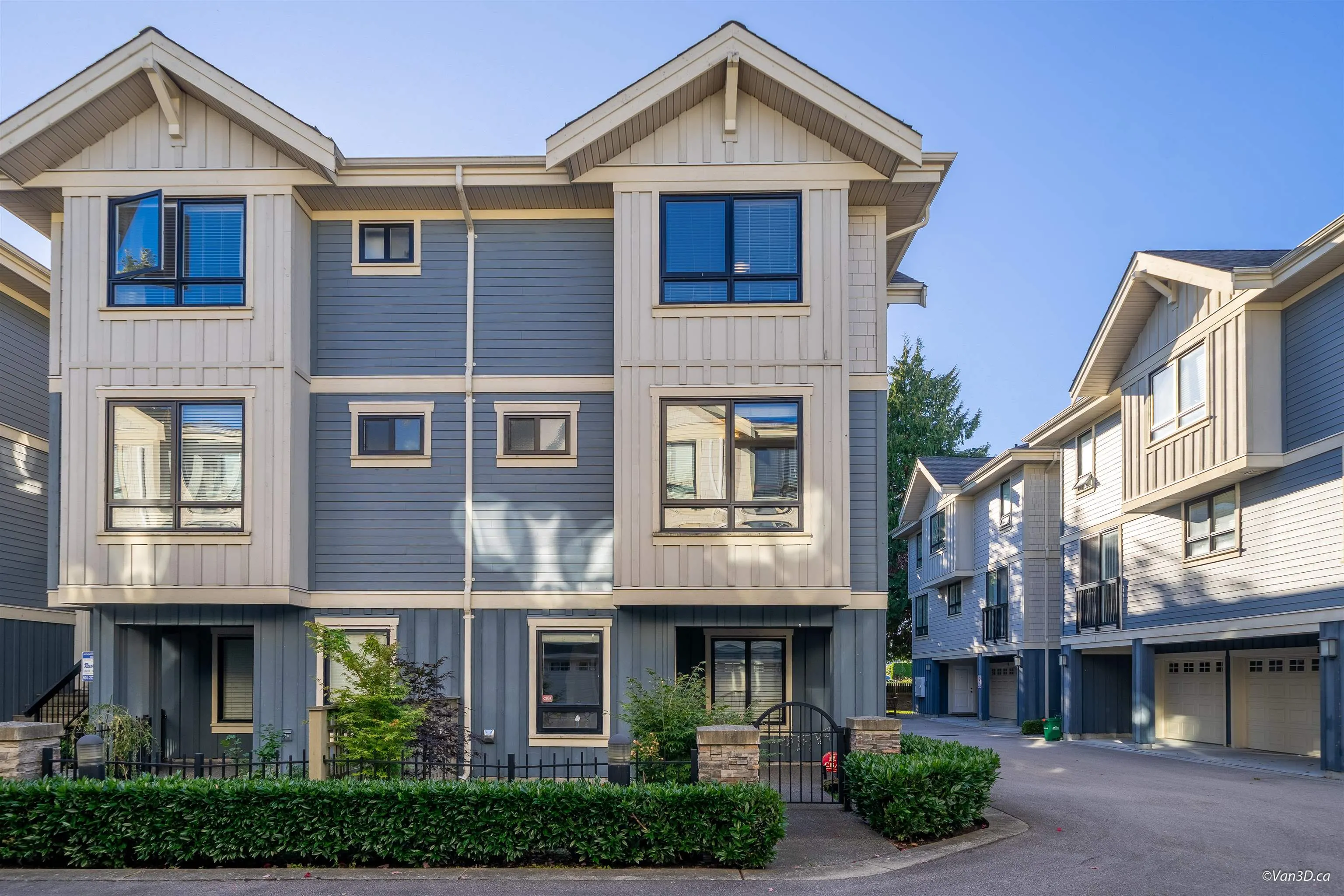 9 6028 Maple Road