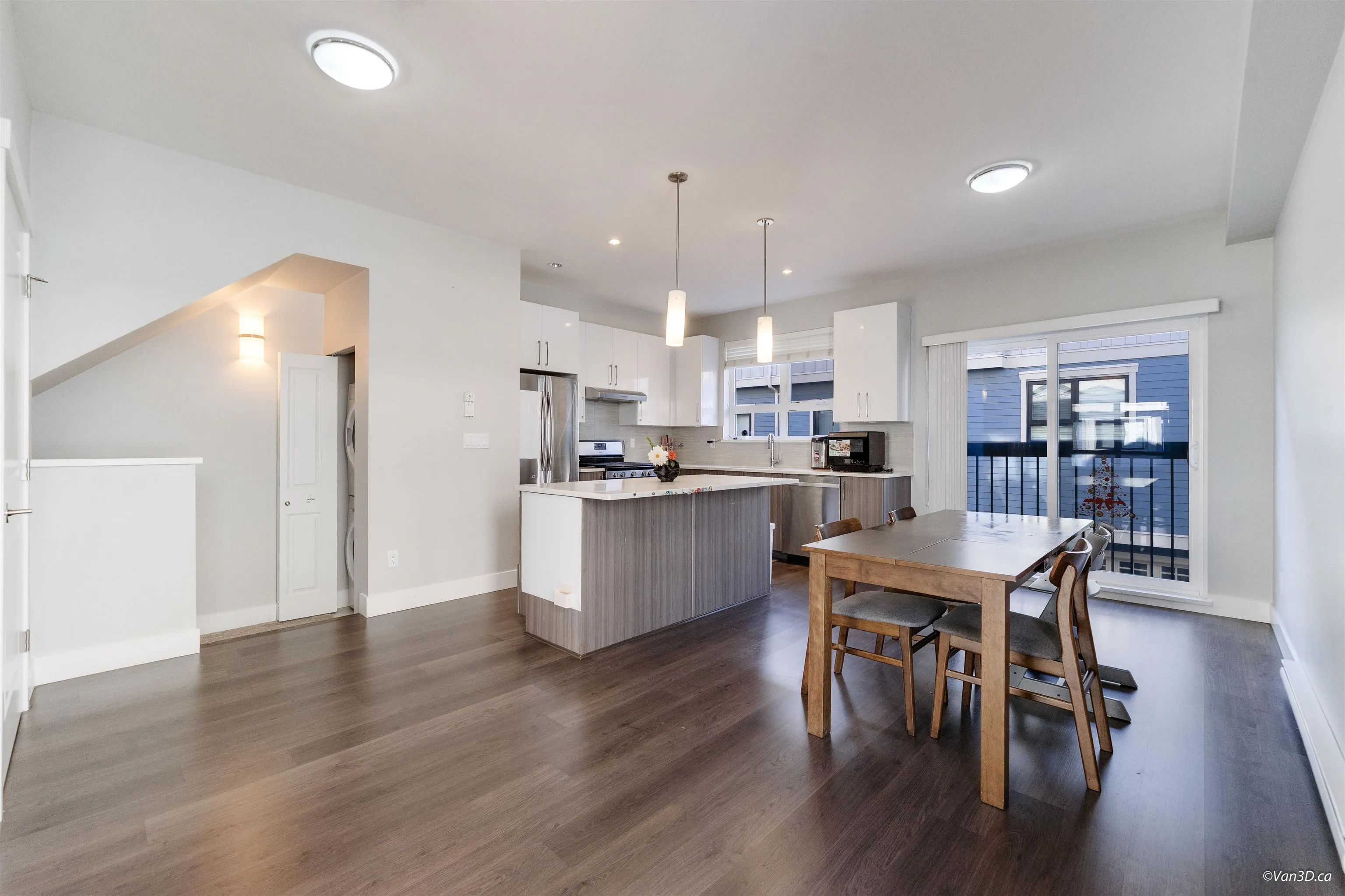 9 6028 Maple Road