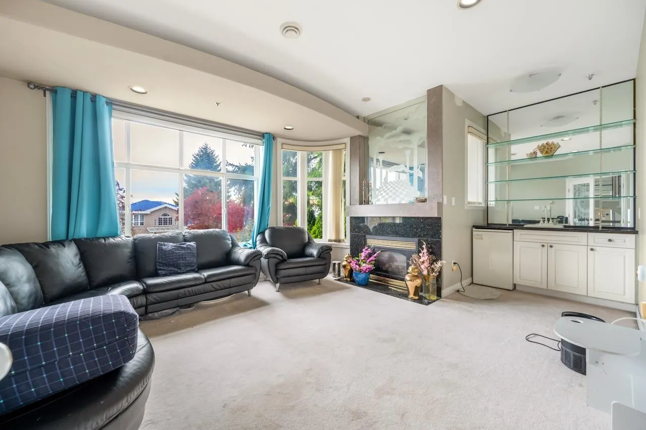 2085 Qualicum Drive