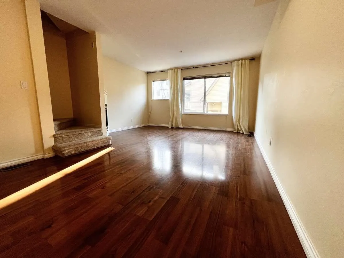 5 15355 26 Avenue