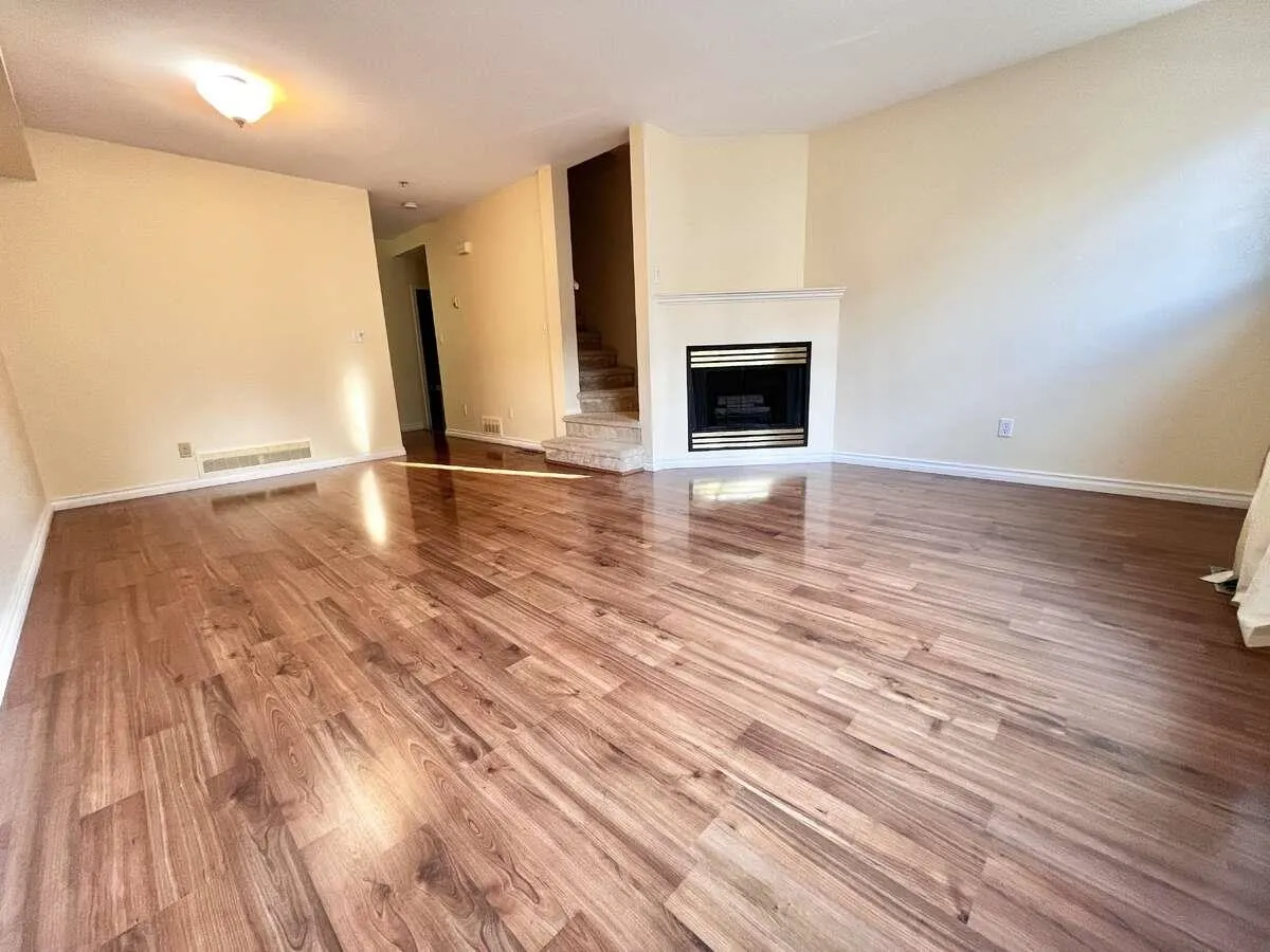 5 15355 26 Avenue
