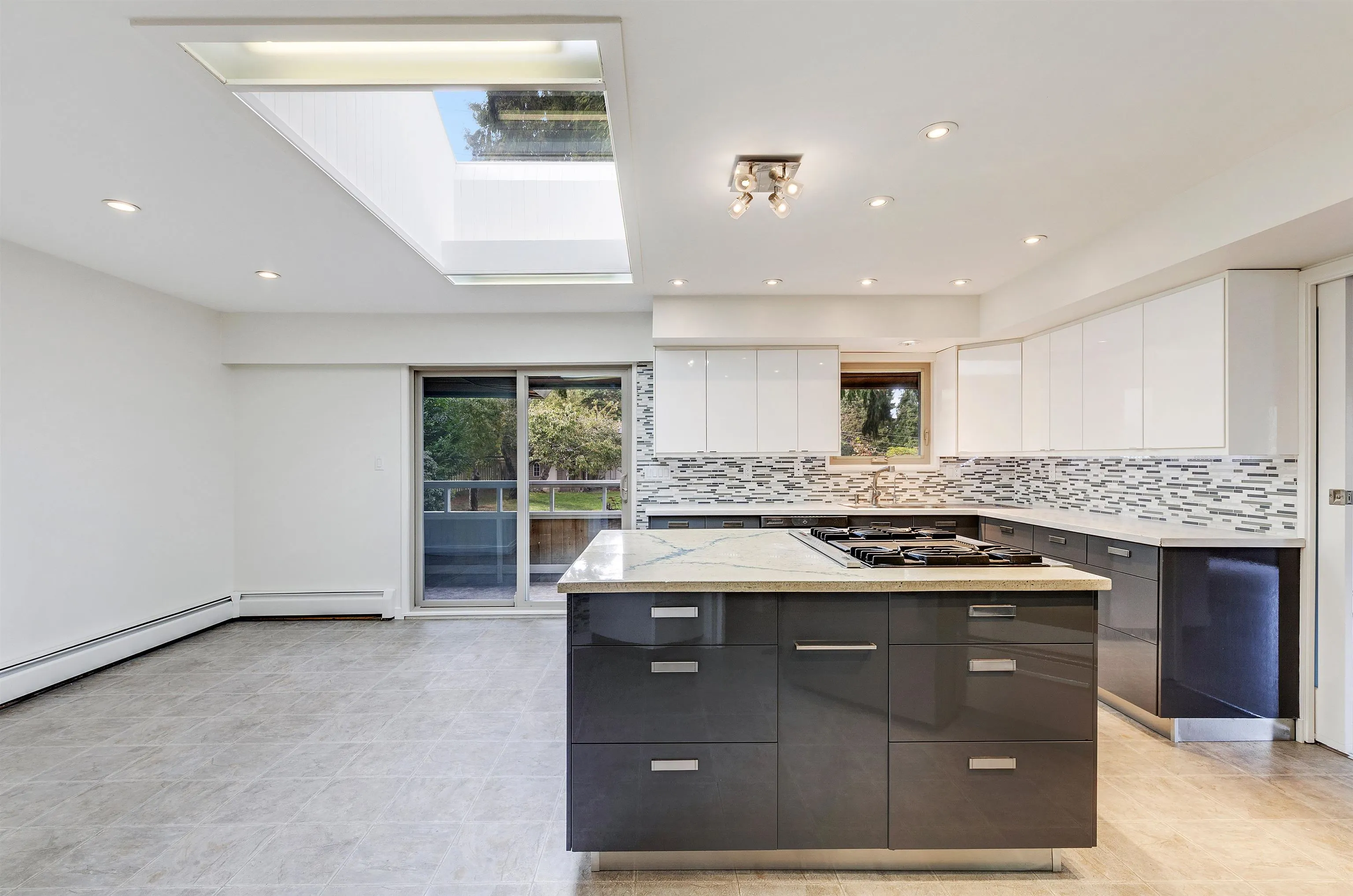 565 Tralee Crescent