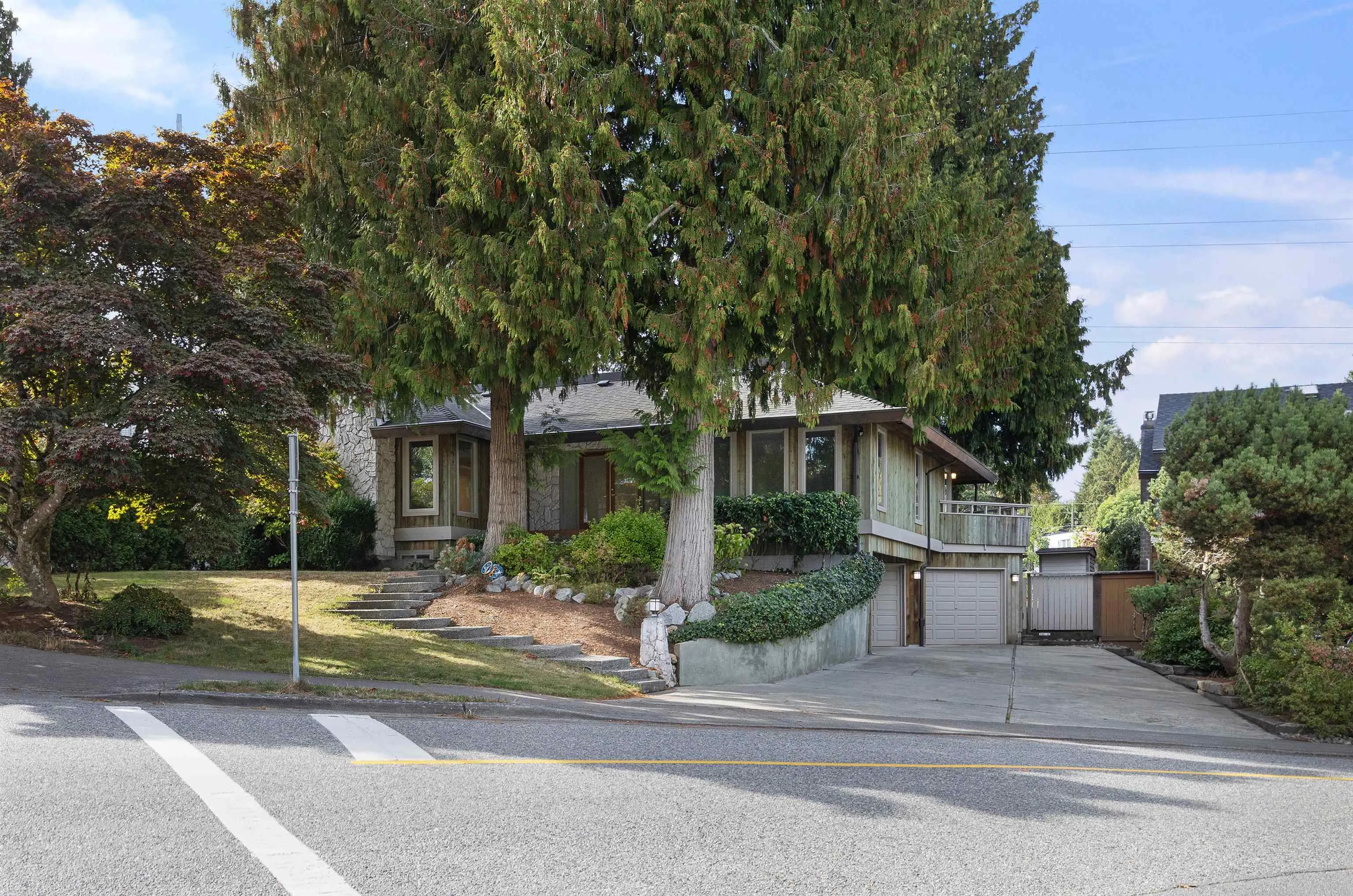 565 Tralee Crescent