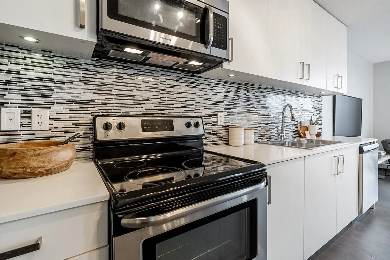 1011 66 W Cordova Street