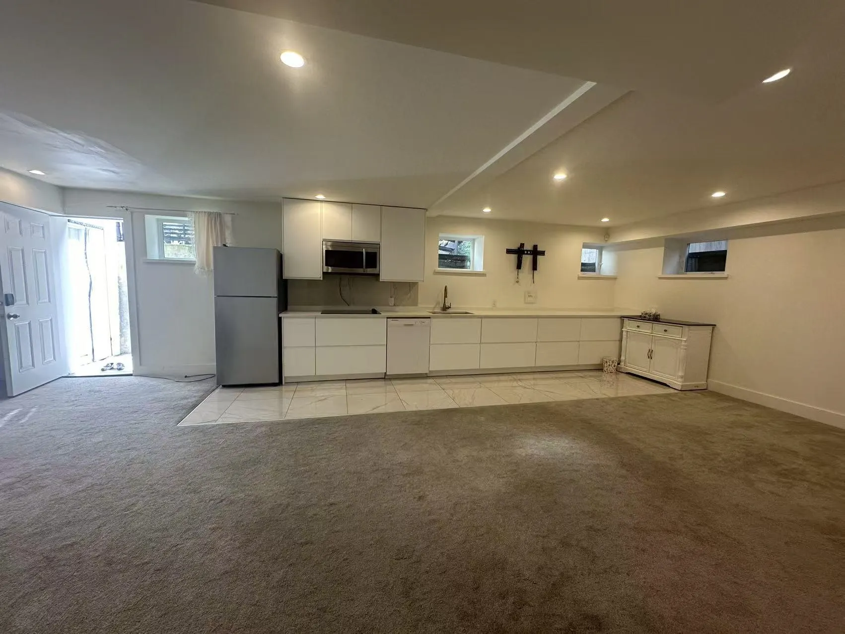 1525 King George Blvd