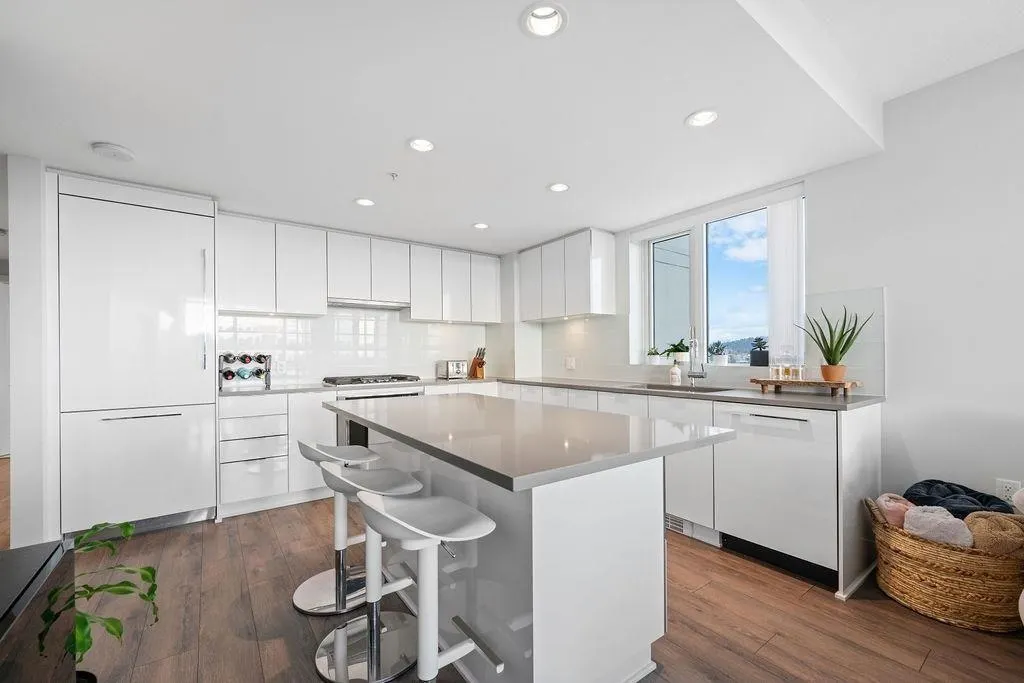 2901 2388 Madison Avenue